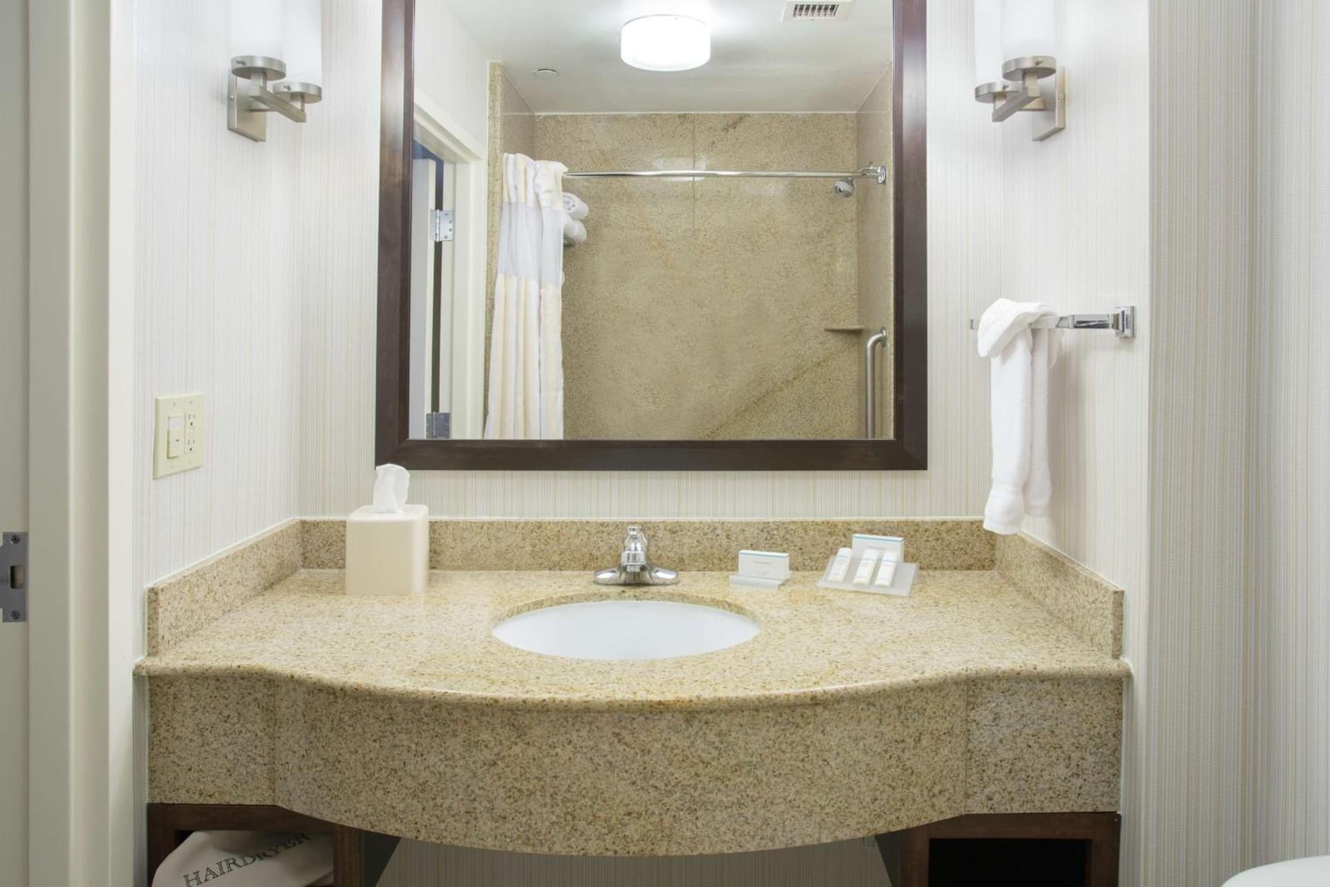 Hilton Garden Inn Phoenix/Avondale gallery photo in Avondale, AZ — image 39