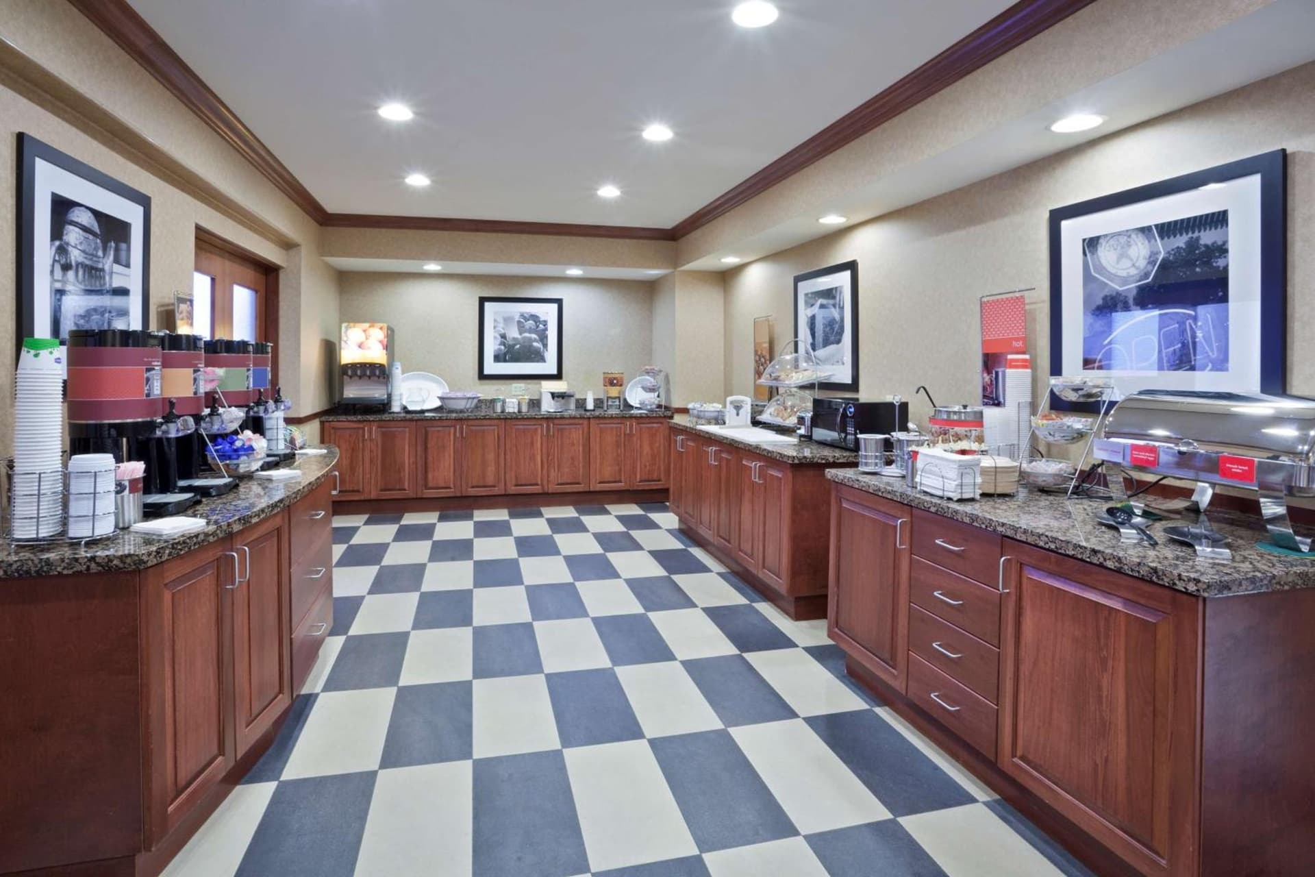 Hampton Inn & Suites Toledo-Perrysburg gallery photo in Rossford, OH — image 25