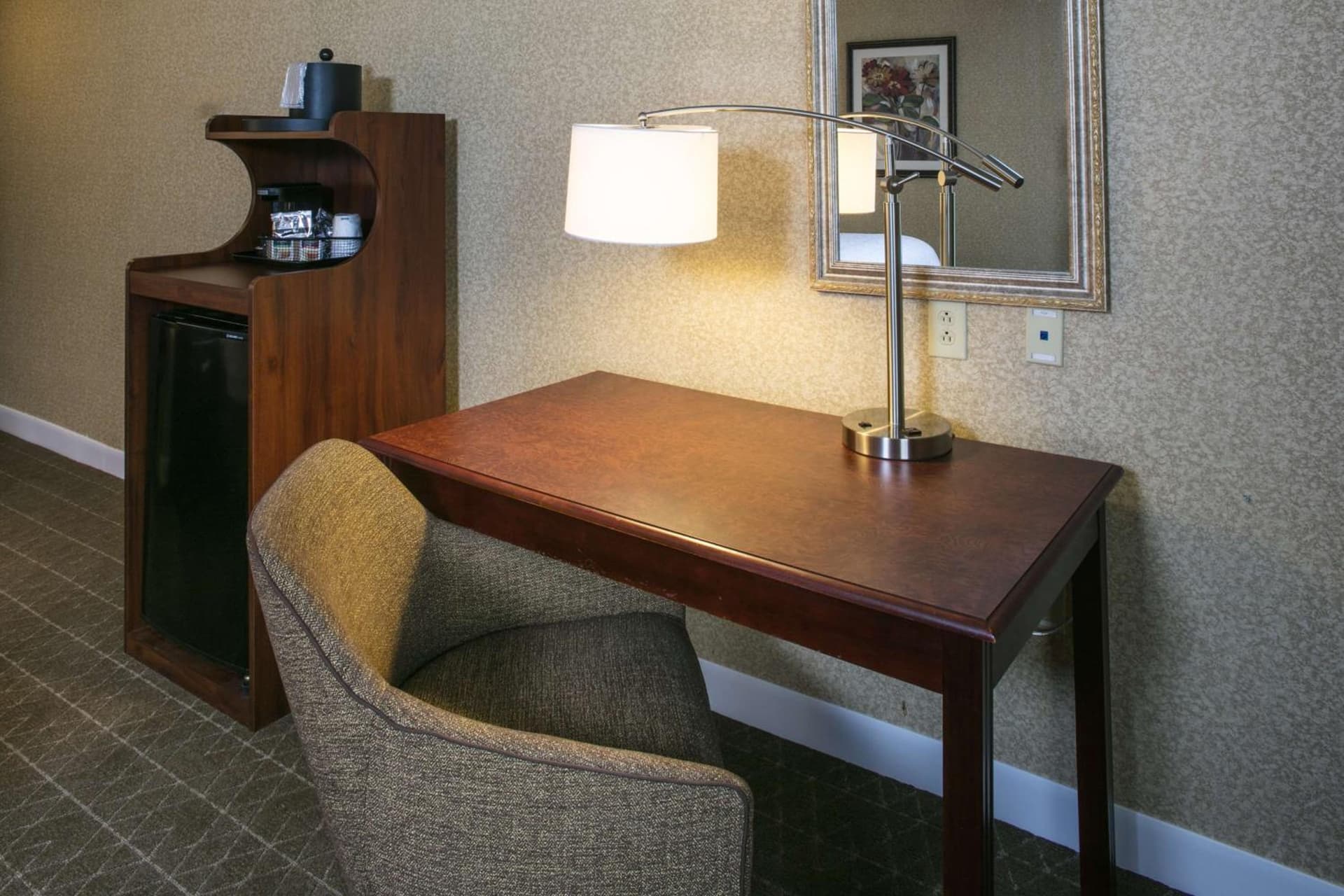 Hampton Inn & Suites Toledo-Perrysburg gallery photo in Rossford, OH — image 7