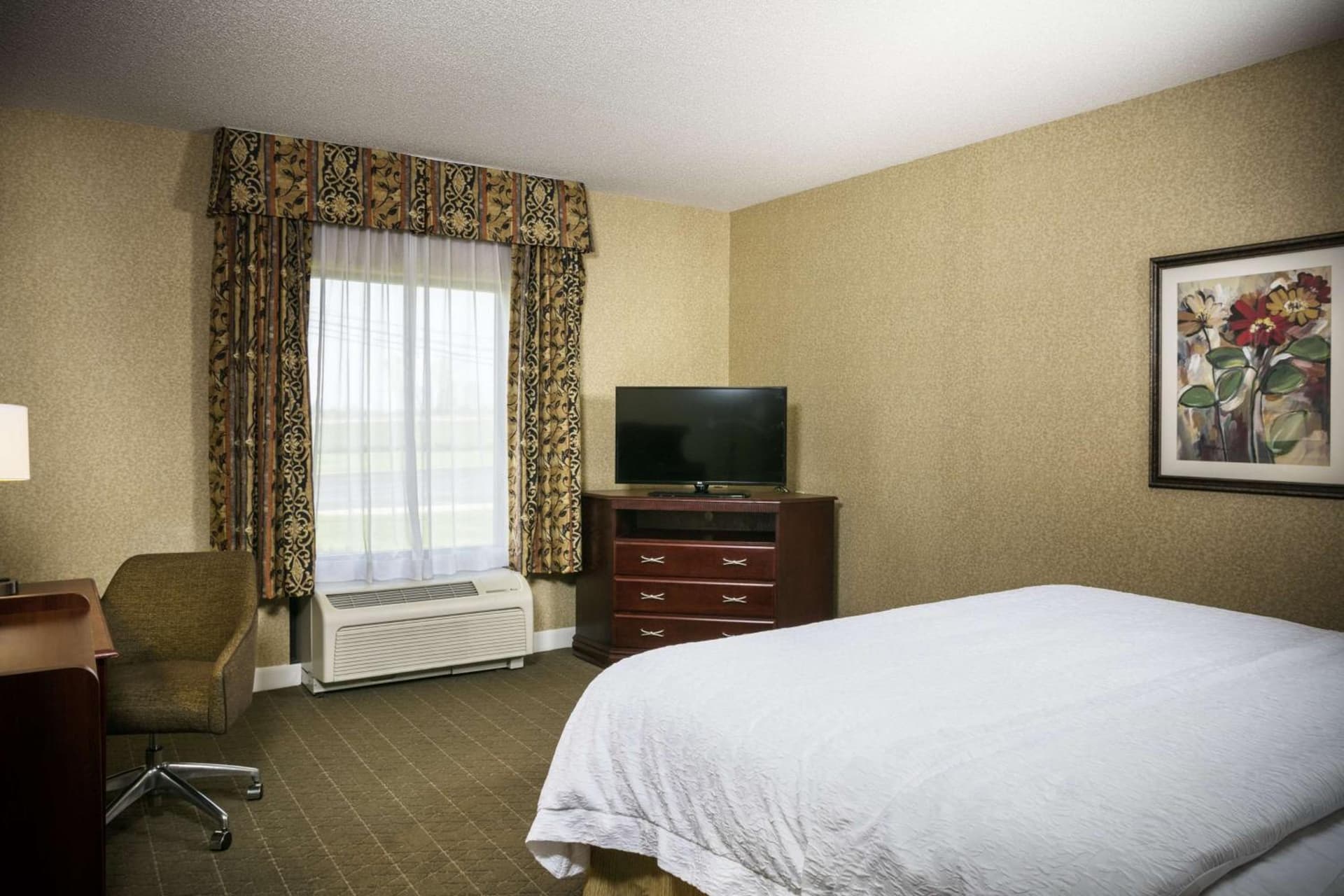 Hampton Inn & Suites Toledo-Perrysburg gallery photo in Rossford, OH — image 14