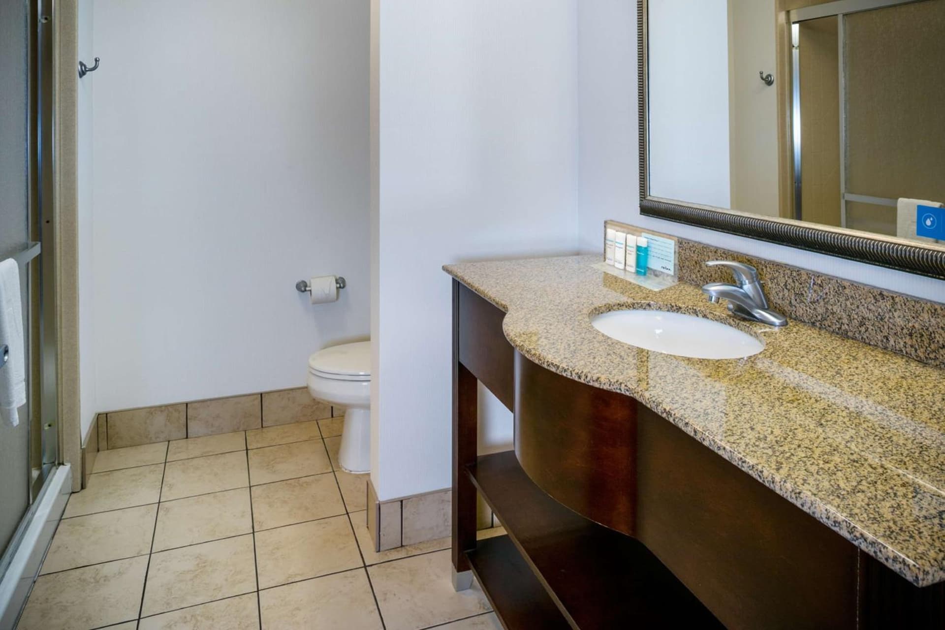 Hampton Inn & Suites Toledo-Perrysburg gallery photo in Rossford, OH — image 38