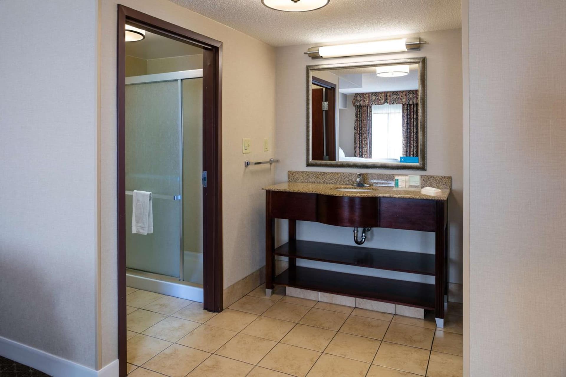 Hampton Inn & Suites Toledo-Perrysburg gallery photo in Rossford, OH — image 16