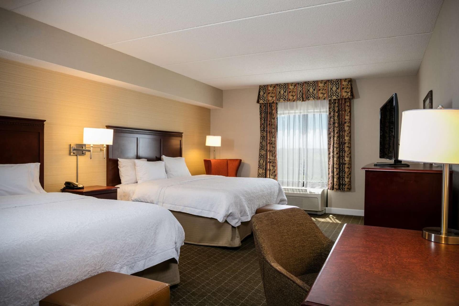 Hampton Inn & Suites Toledo-Perrysburg gallery photo in Rossford, OH — image 11