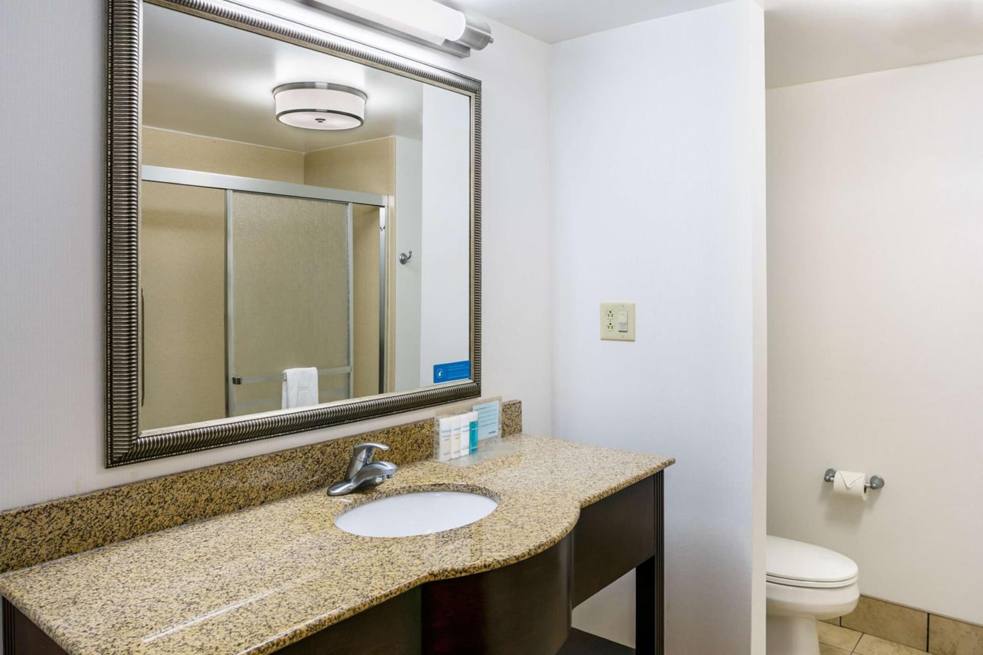 Hampton Inn & Suites Toledo-Perrysburg gallery photo in Rossford, OH — image 27