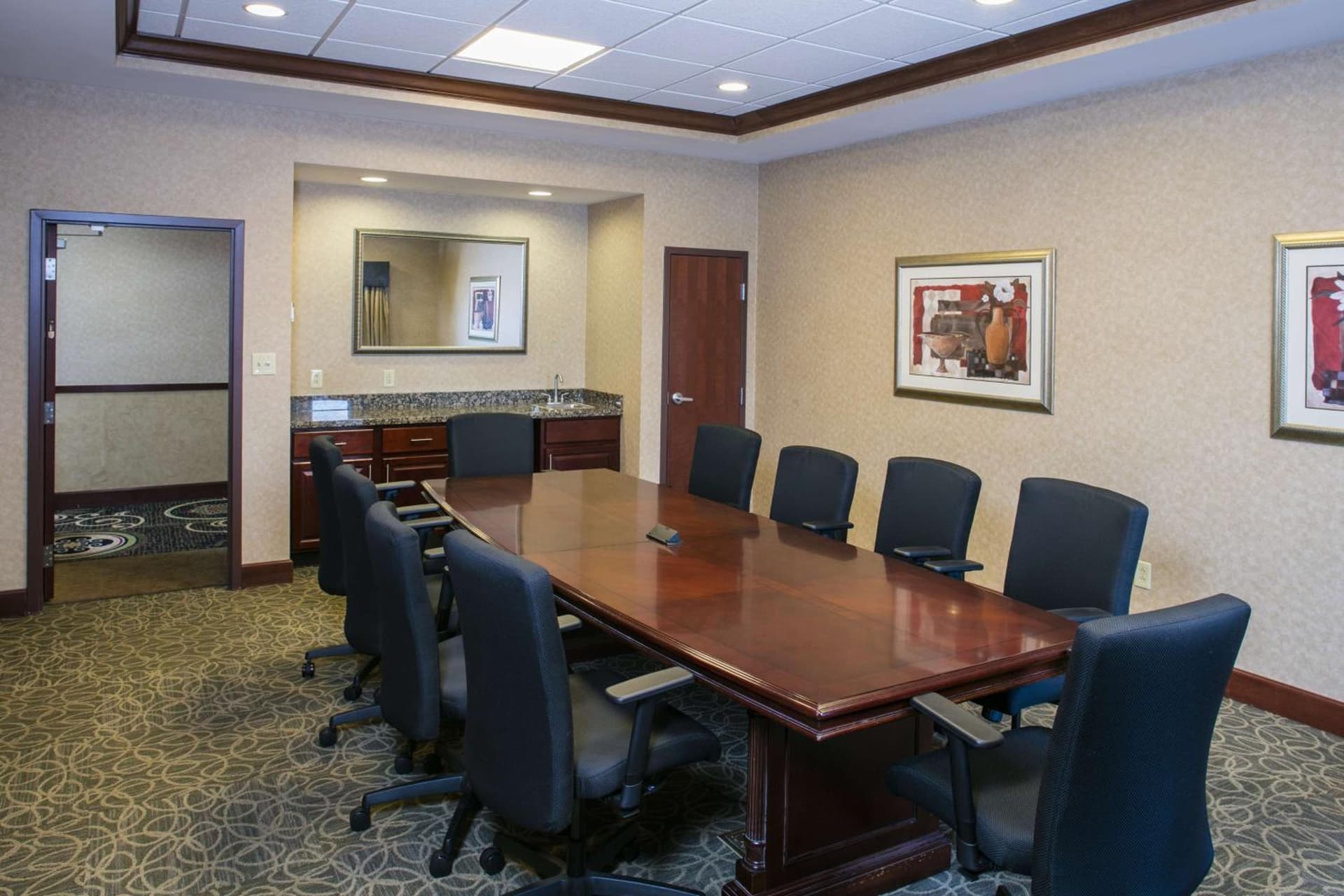 Hampton Inn & Suites Toledo-Perrysburg gallery photo in Rossford, OH — image 8