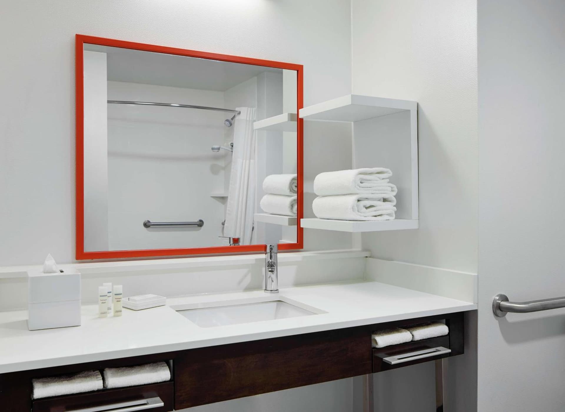 Hampton Inn & Suites Chicago/Waukegan gallery photo in Waukegan, IL — image 4