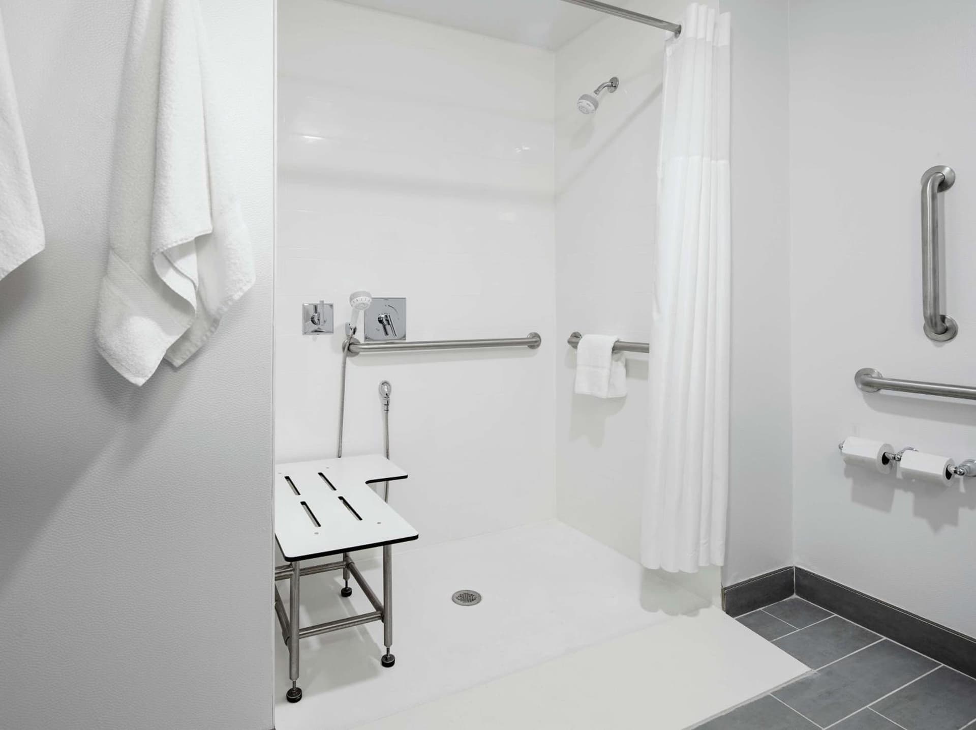 Hampton Inn & Suites Chicago/Waukegan gallery photo in Waukegan, IL — image 18