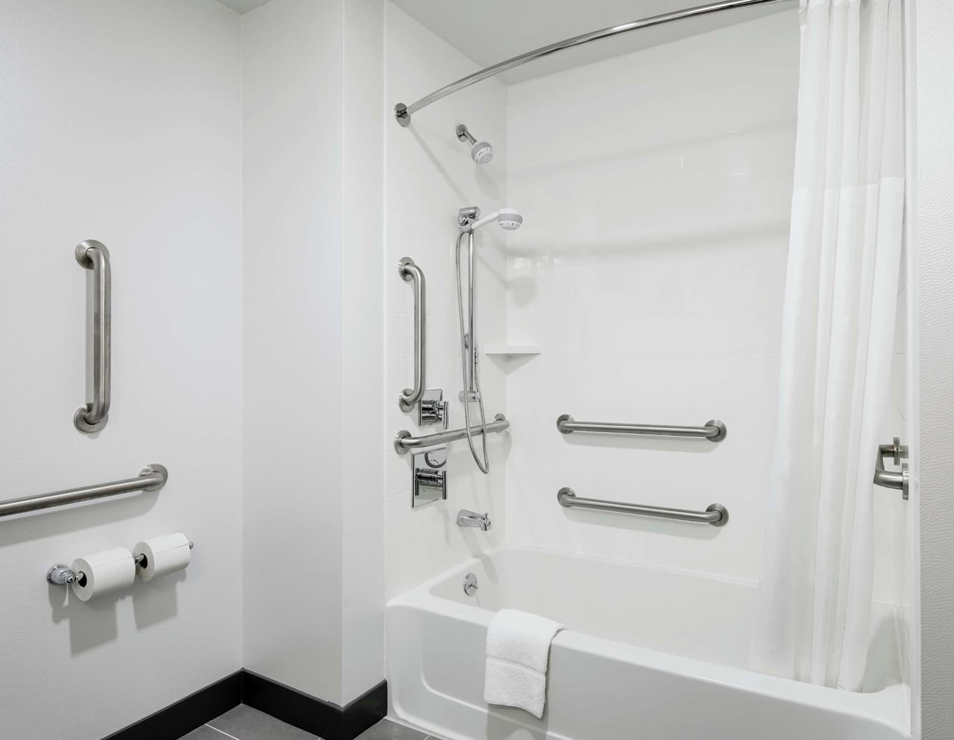 Hampton Inn & Suites Chicago/Waukegan gallery photo in Waukegan, IL — image 20