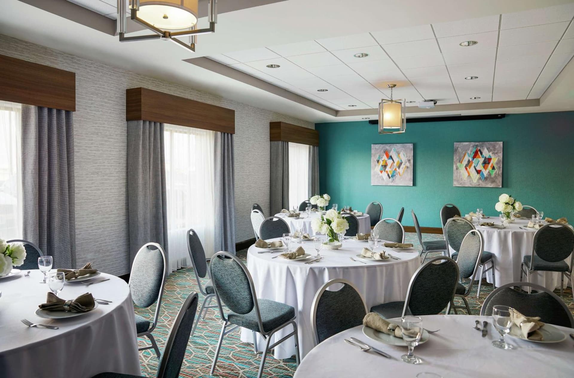 Hampton Inn & Suites Chicago/Waukegan gallery photo in Waukegan, IL — image 17