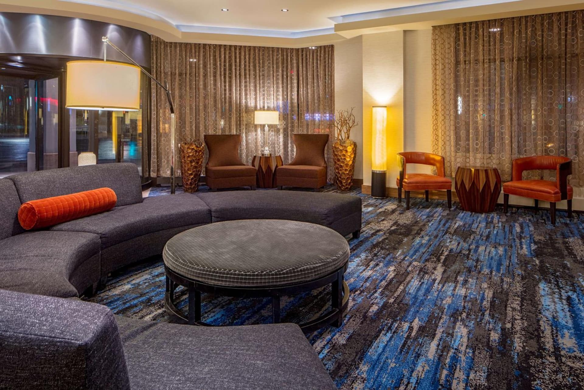 DoubleTree Suites by Hilton Minneapolis Downtown gallery photo in Minneapolis, MN — image 9