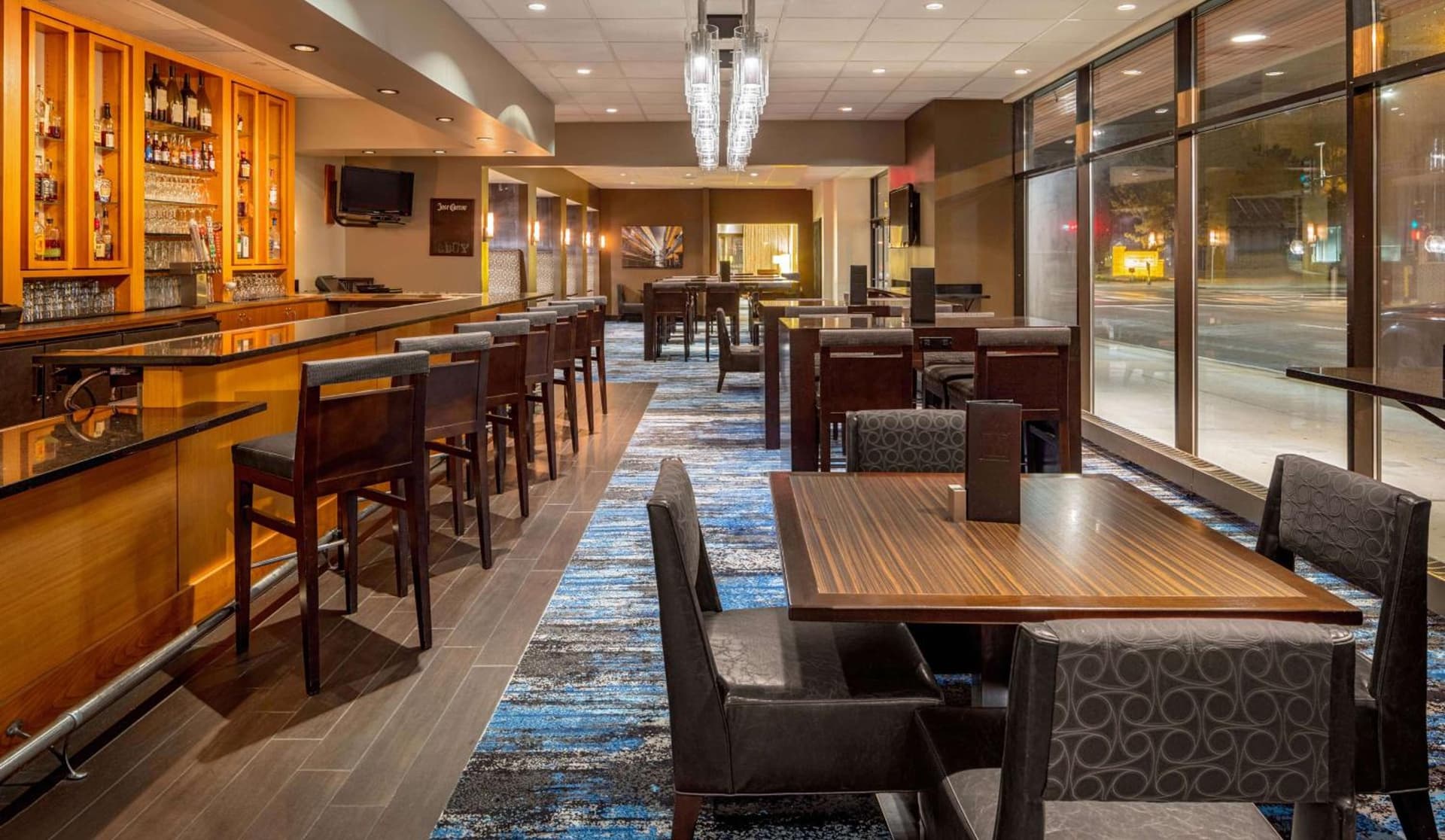 DoubleTree Suites by Hilton Minneapolis Downtown gallery photo in Minneapolis, MN — image 7