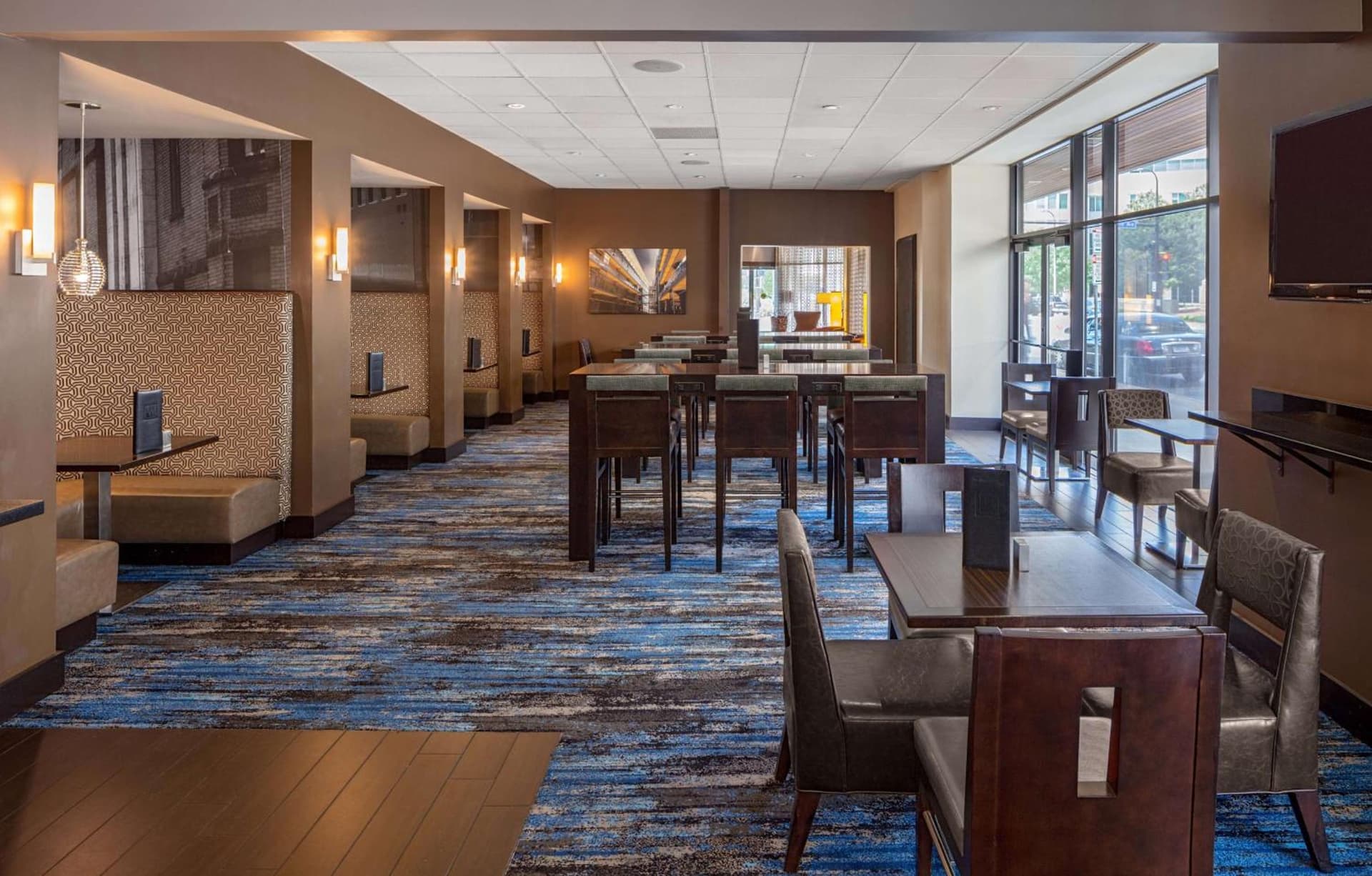 DoubleTree Suites by Hilton Minneapolis Downtown gallery photo in Minneapolis, MN — image 27