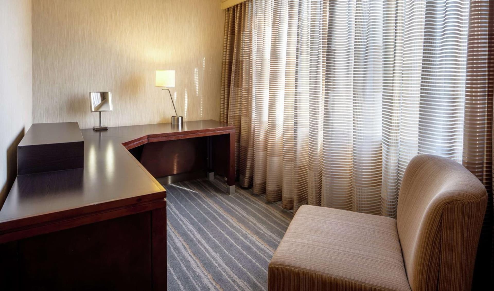 DoubleTree Suites by Hilton Minneapolis Downtown gallery photo in Minneapolis, MN — image 12
