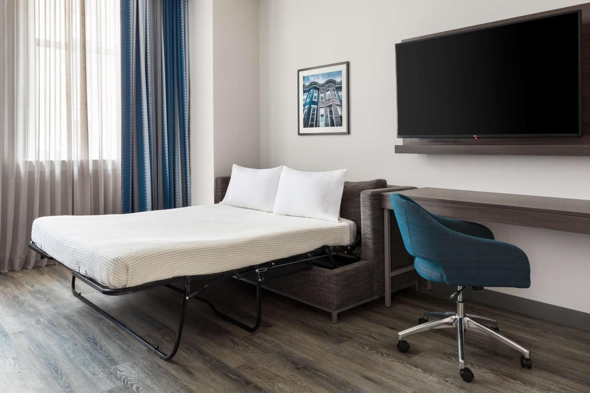 Hampton Inn & Suites Baltimore Inner Harbor gallery photo in Baltimore, MD — image 11