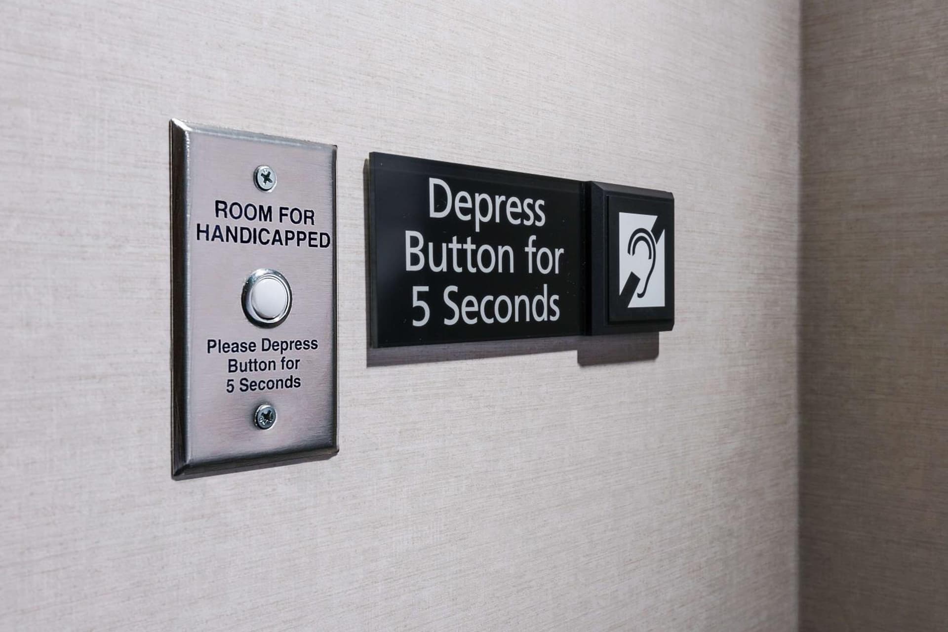 Hampton Inn & Suites Baltimore Inner Harbor gallery photo in Baltimore, MD — image 19