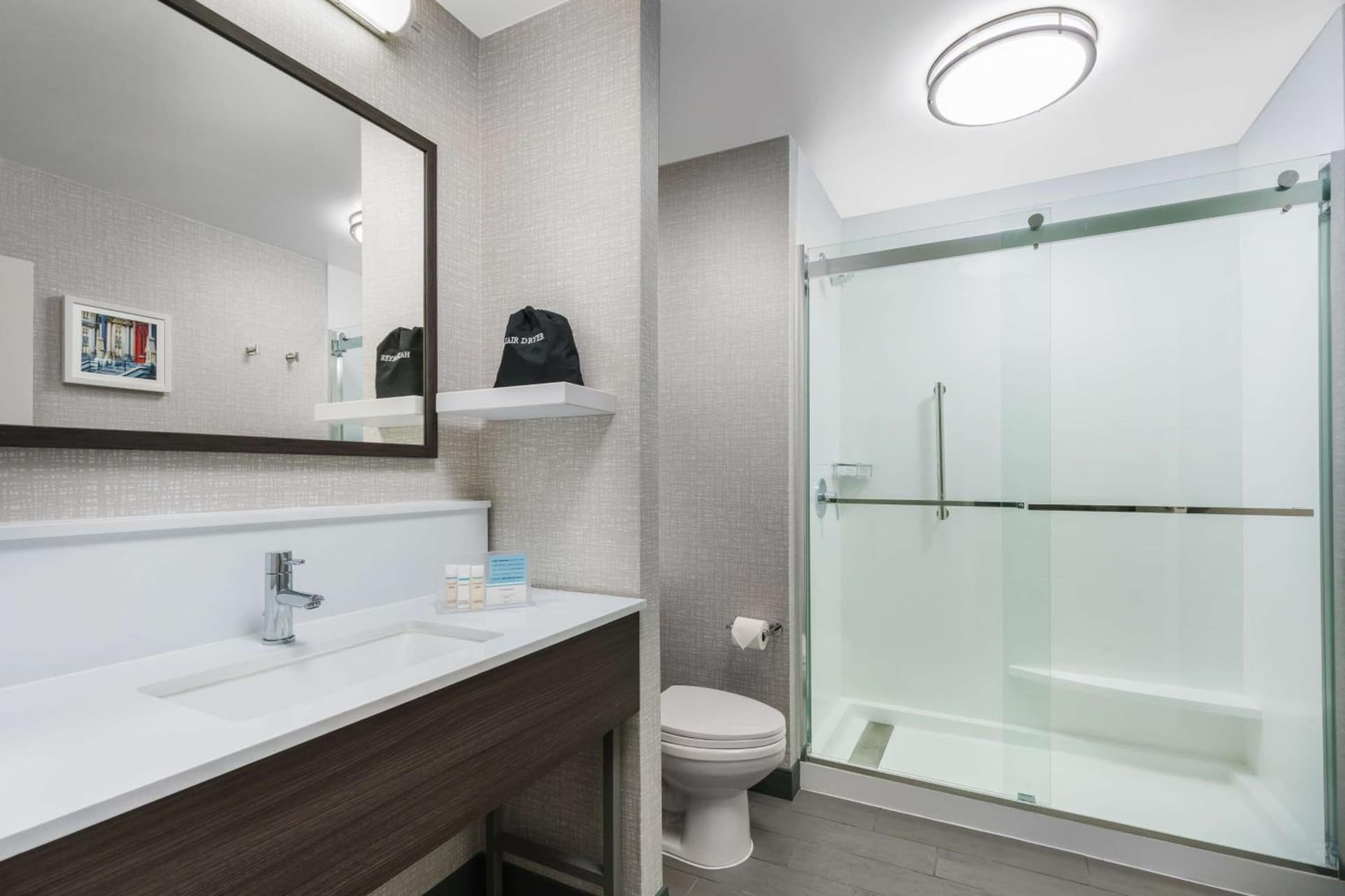 Hampton Inn & Suites Baltimore Inner Harbor gallery photo in Baltimore, MD — image 7