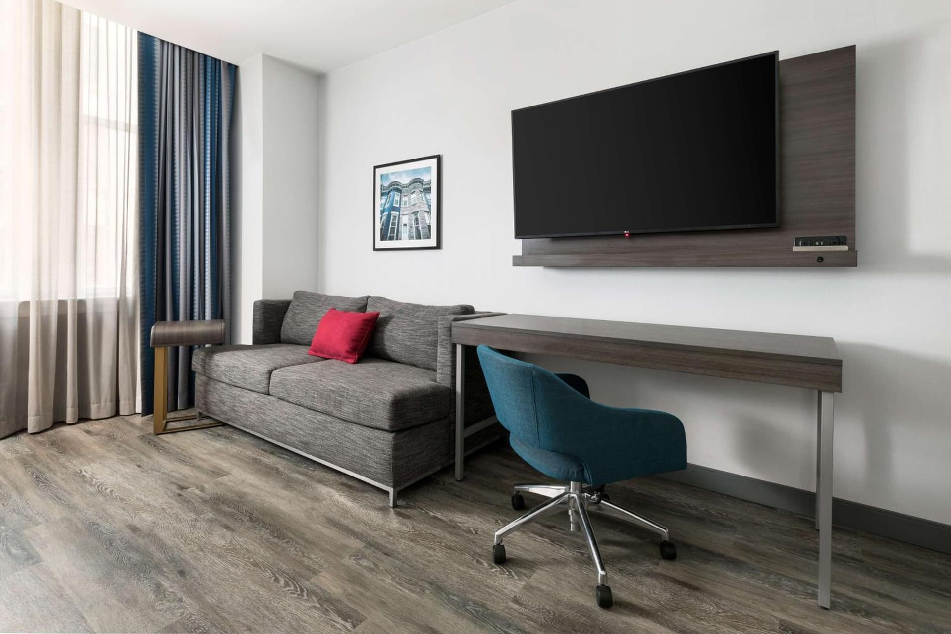 Hampton Inn & Suites Baltimore Inner Harbor gallery photo in Baltimore, MD — image 25