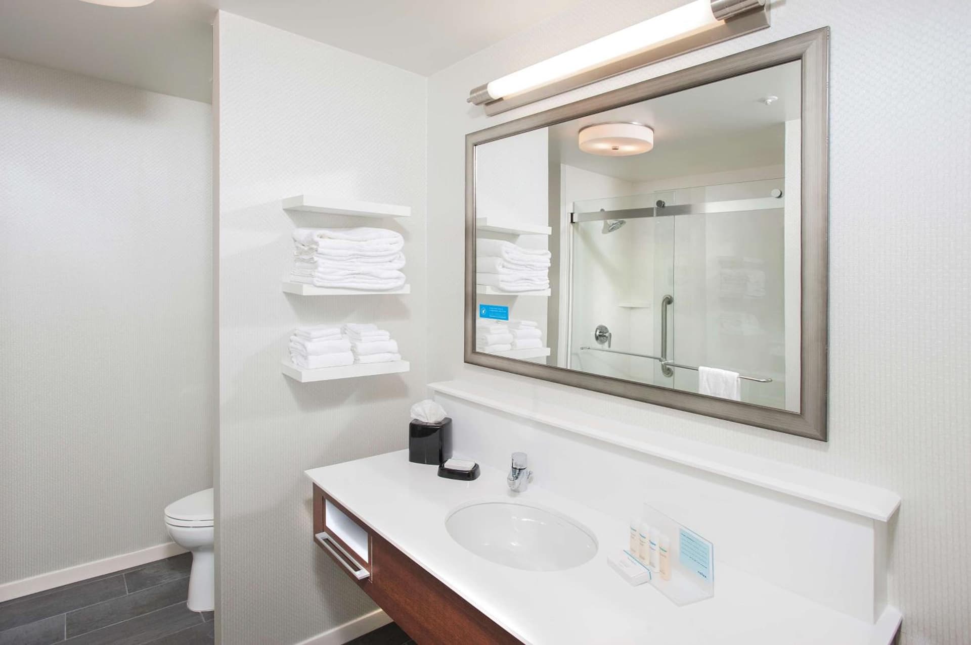 Hampton Inn & Suites LAX El Segundo gallery photo in El Segundo, CA — image 5