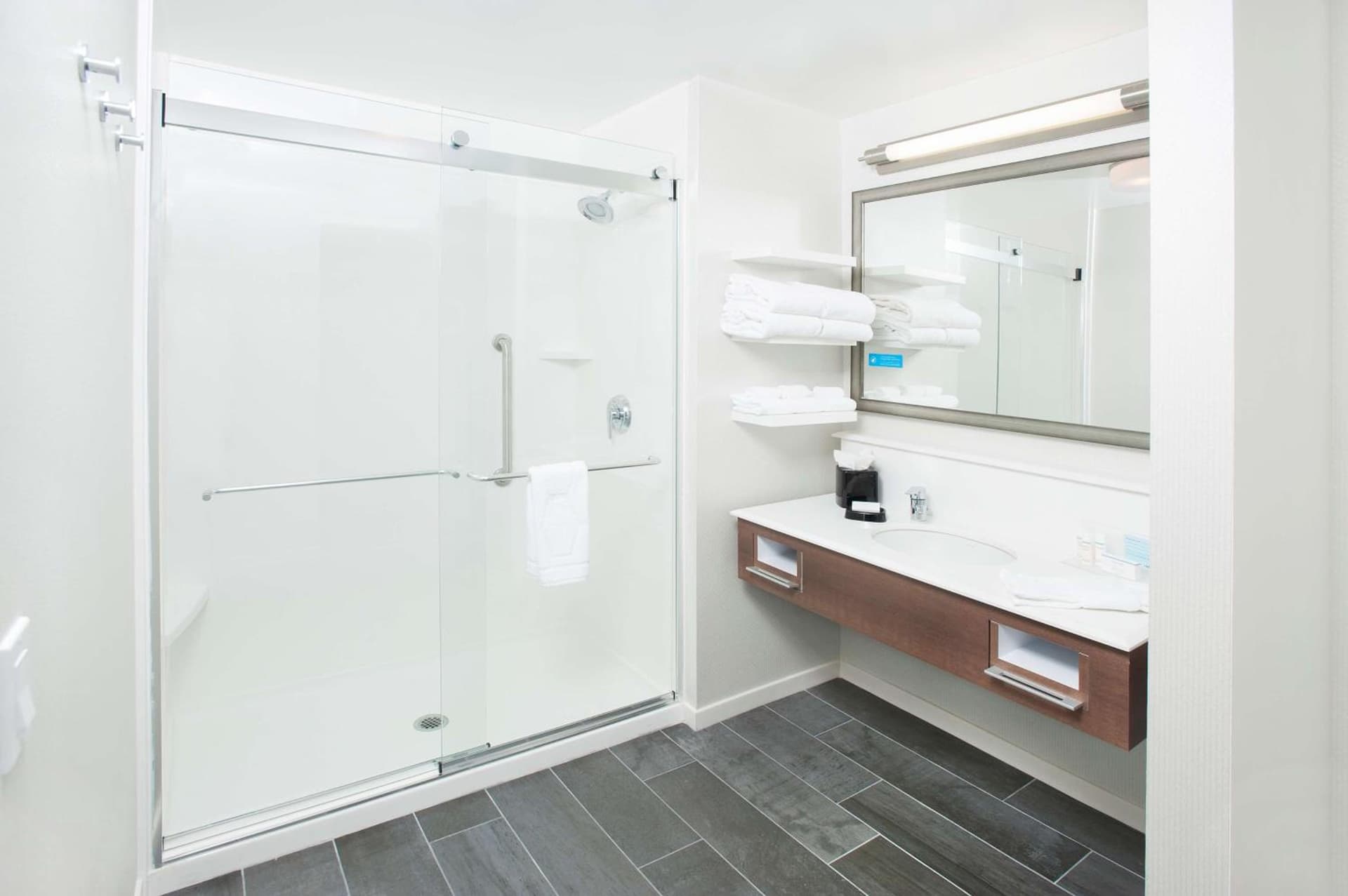 Hampton Inn & Suites LAX El Segundo gallery photo in El Segundo, CA — image 34