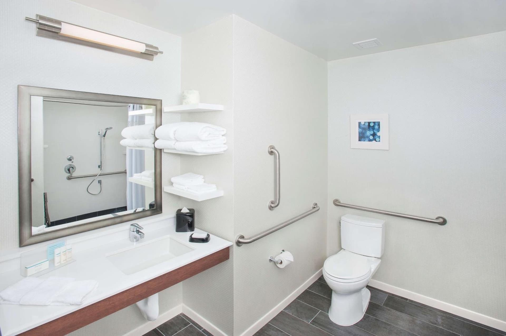 Hampton Inn & Suites LAX El Segundo gallery photo in El Segundo, CA — image 8