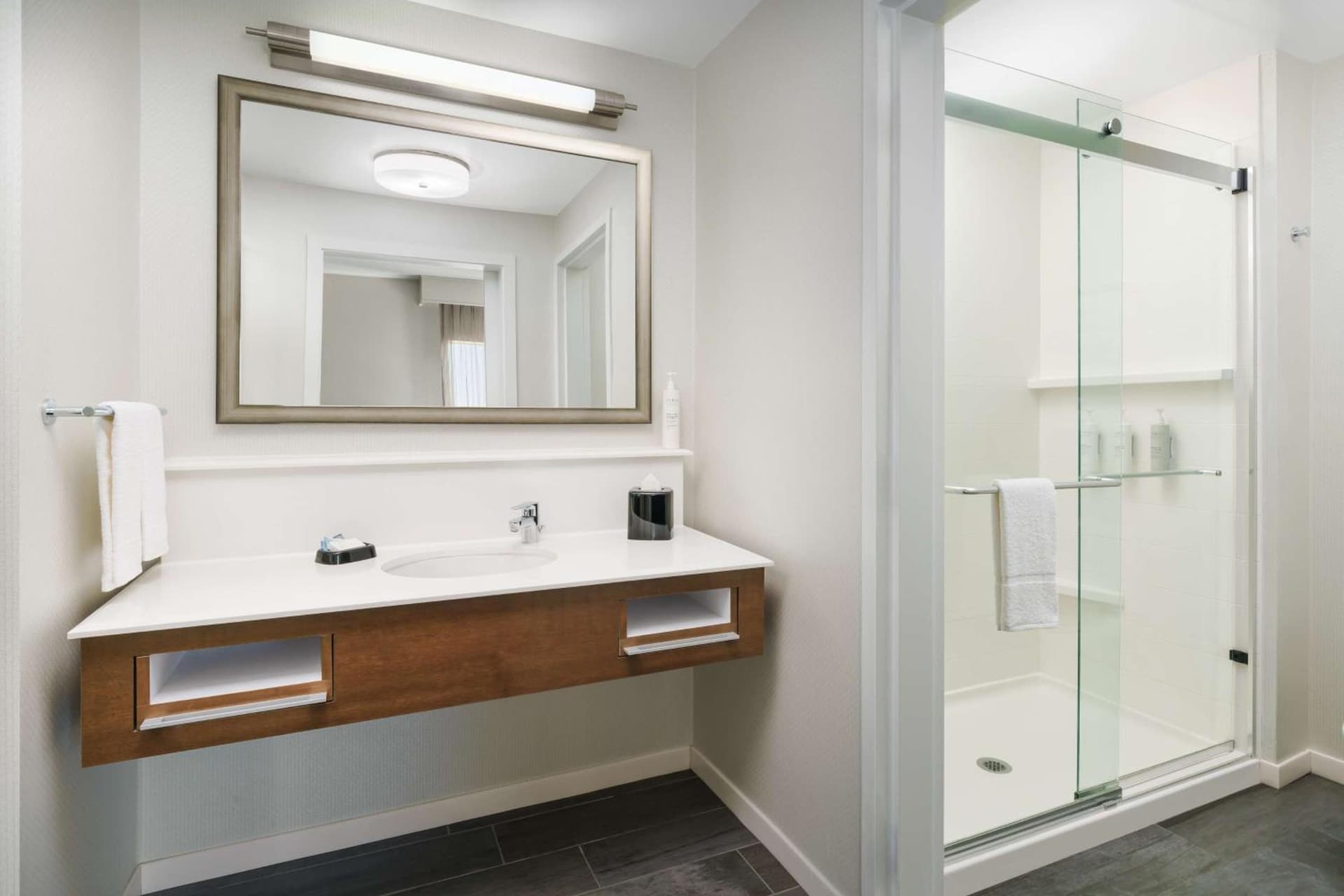 Hampton Inn & Suites LAX El Segundo gallery photo in El Segundo, CA — image 44