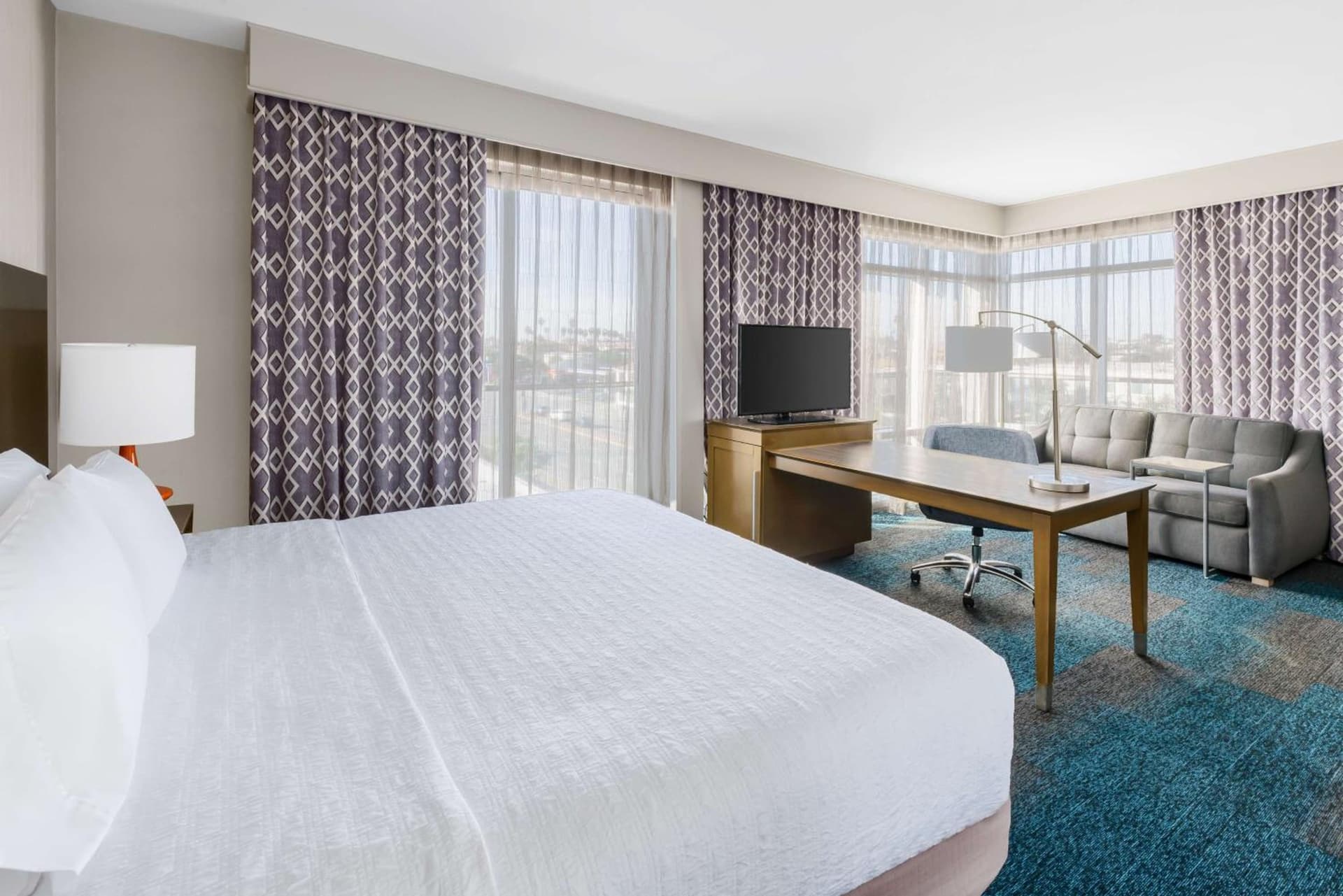 Hampton Inn & Suites LAX El Segundo interior in El Segundo, CA — gallery photo 2