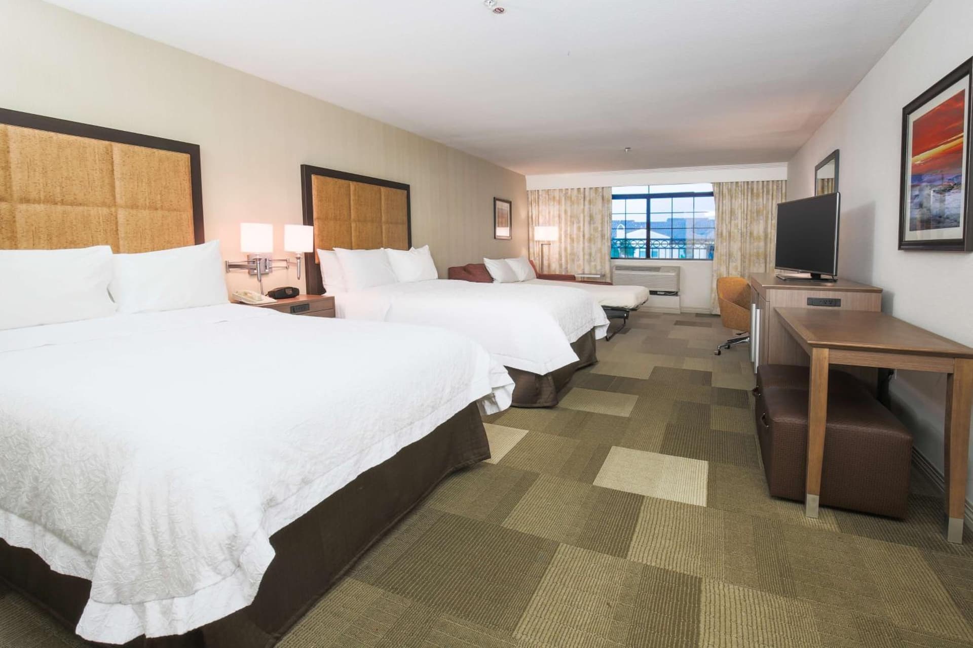 Hampton Inn & Suites Camarillo interior in Camarillo, CA — gallery photo 2