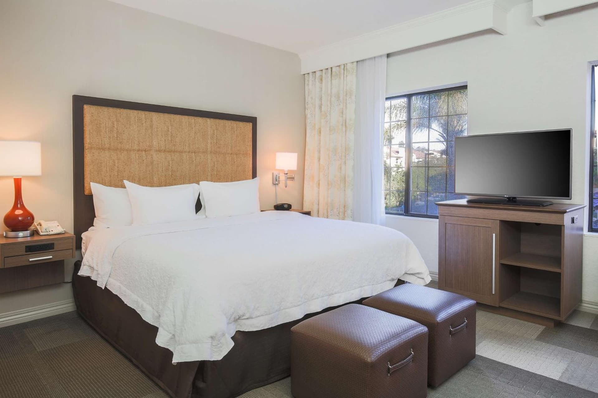 Hampton Inn & Suites Camarillo gallery photo in Camarillo, CA — image 41