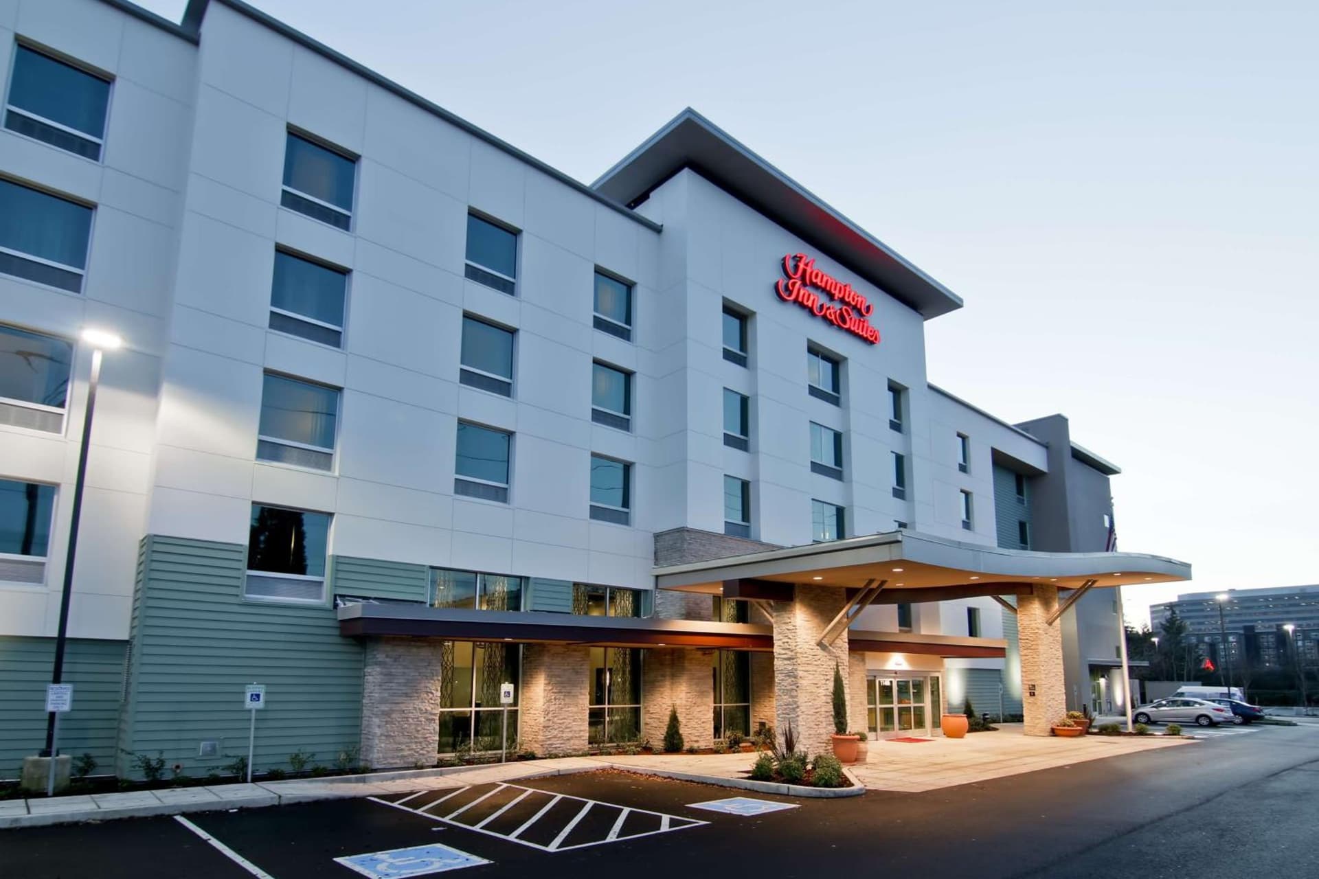 Hampton Inn & Suites Bellevue Downtown/Seattle interior in Bellevue, WA — gallery photo 2