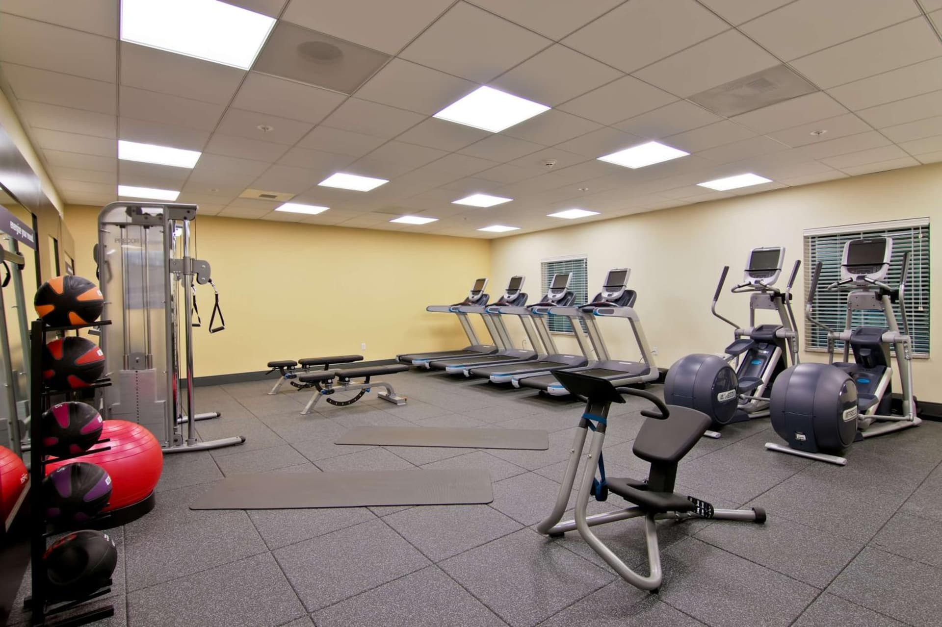 Hampton Inn & Suites Bellevue Downtown/Seattle gallery photo in Bellevue, WA — image 9
