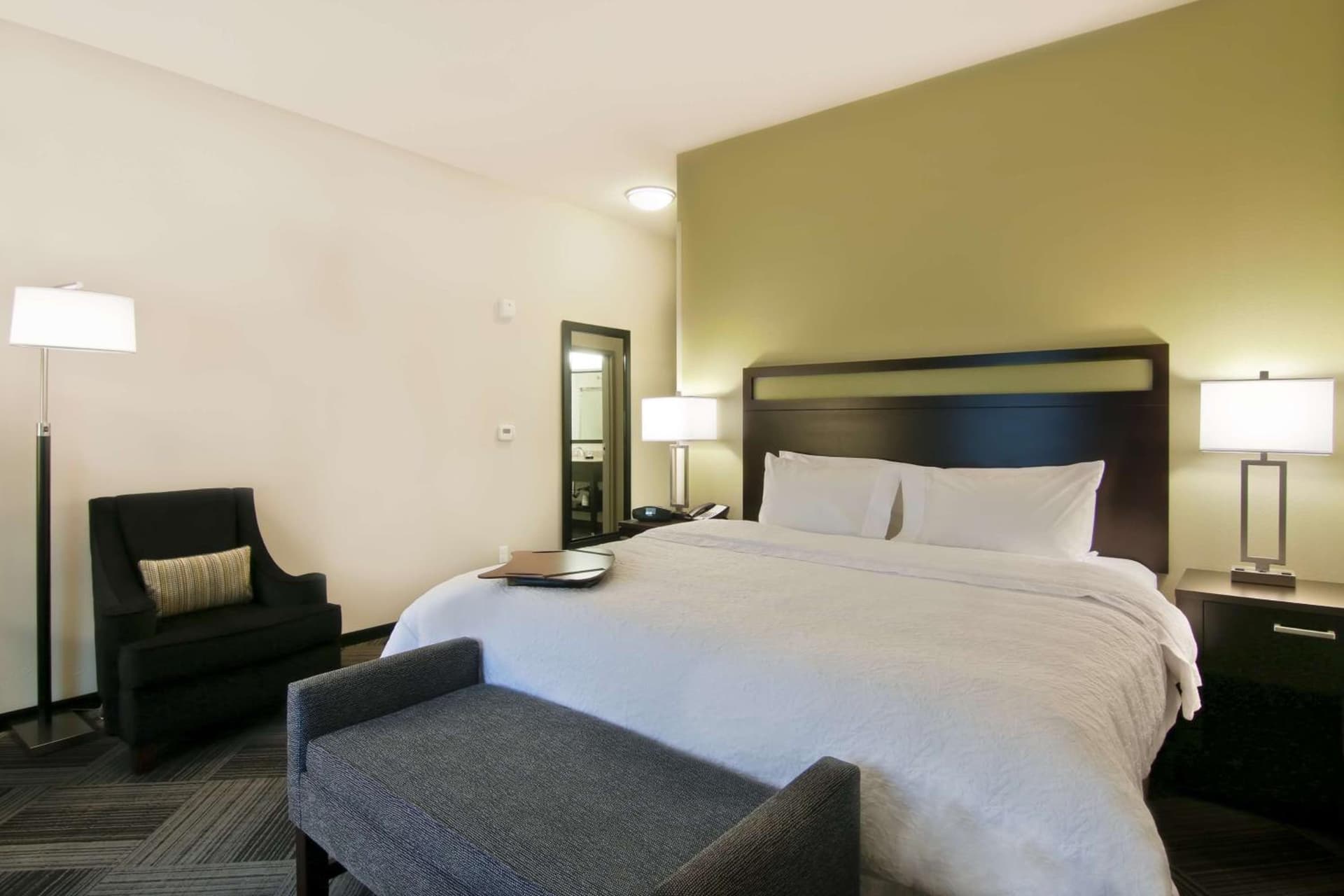 Hampton Inn & Suites Bellevue Downtown/Seattle gallery photo in Bellevue, WA — image 4