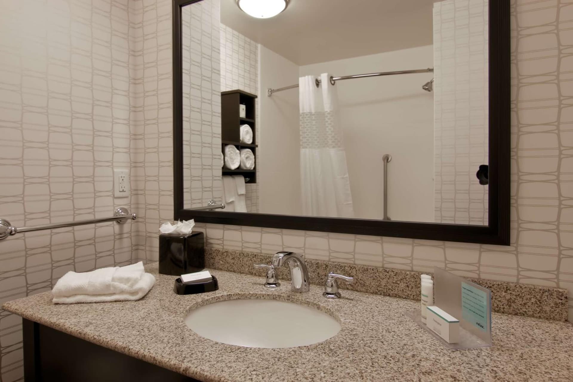 Hampton Inn & Suites Bellevue Downtown/Seattle gallery photo in Bellevue, WA — image 7