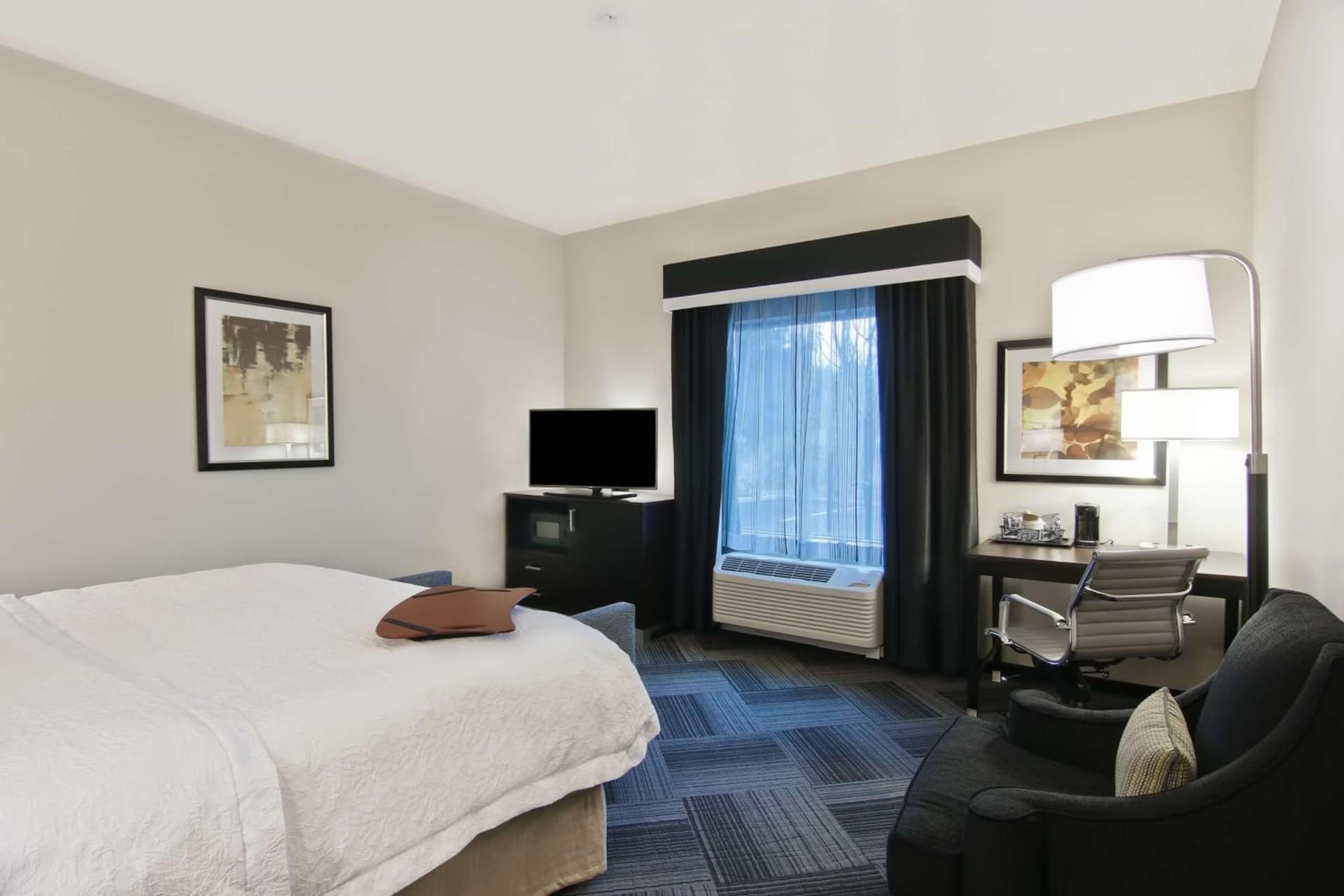 Hampton Inn & Suites Bellevue Downtown/Seattle gallery photo in Bellevue, WA — image 8