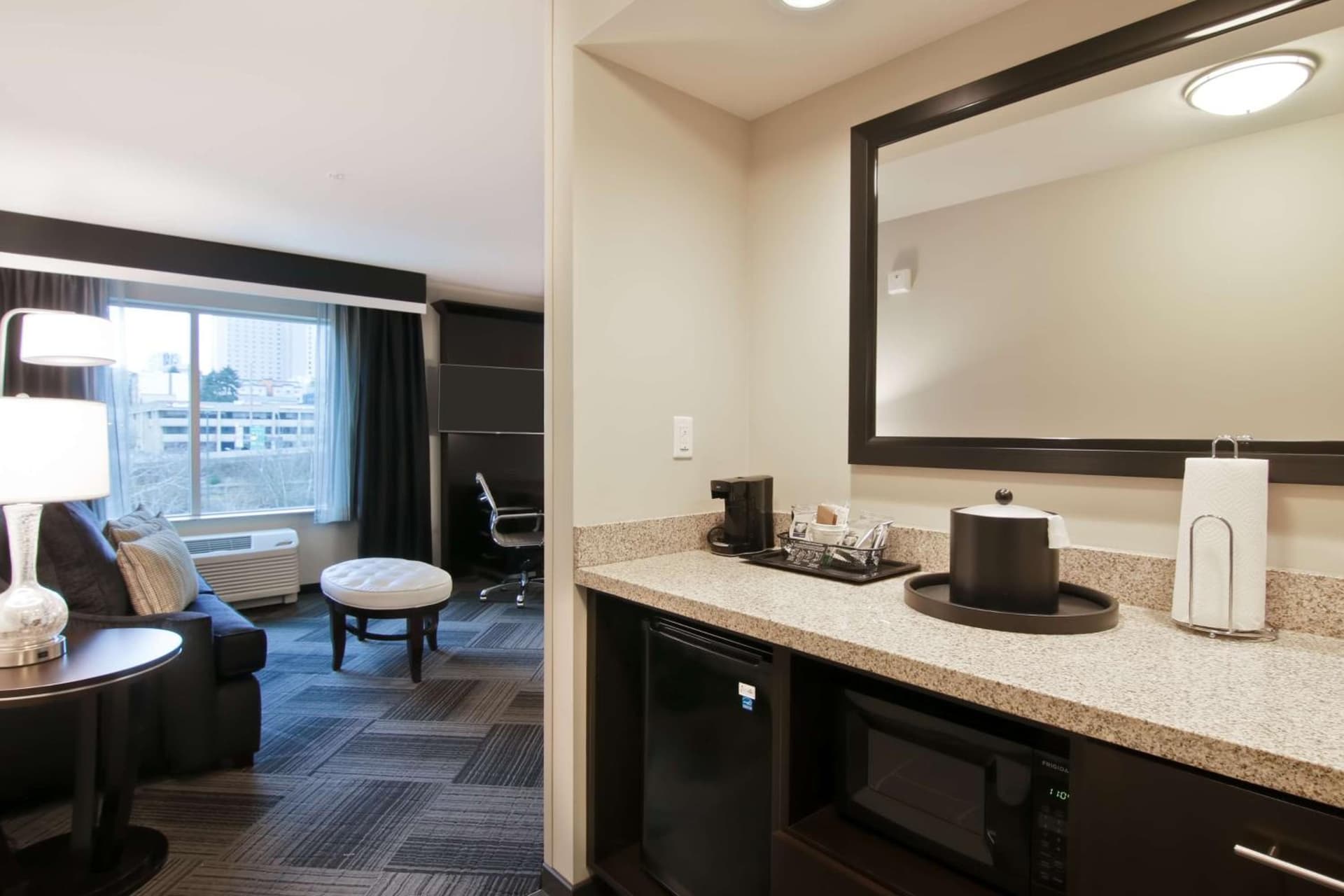 Hampton Inn & Suites Bellevue Downtown/Seattle gallery photo in Bellevue, WA — image 17