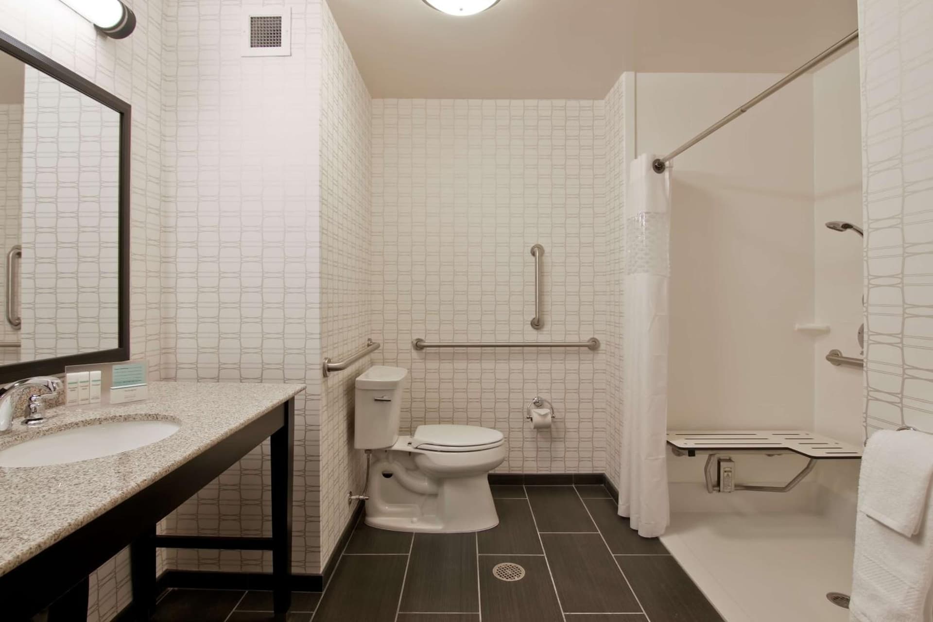 Hampton Inn & Suites Bellevue Downtown/Seattle gallery photo in Bellevue, WA — image 5