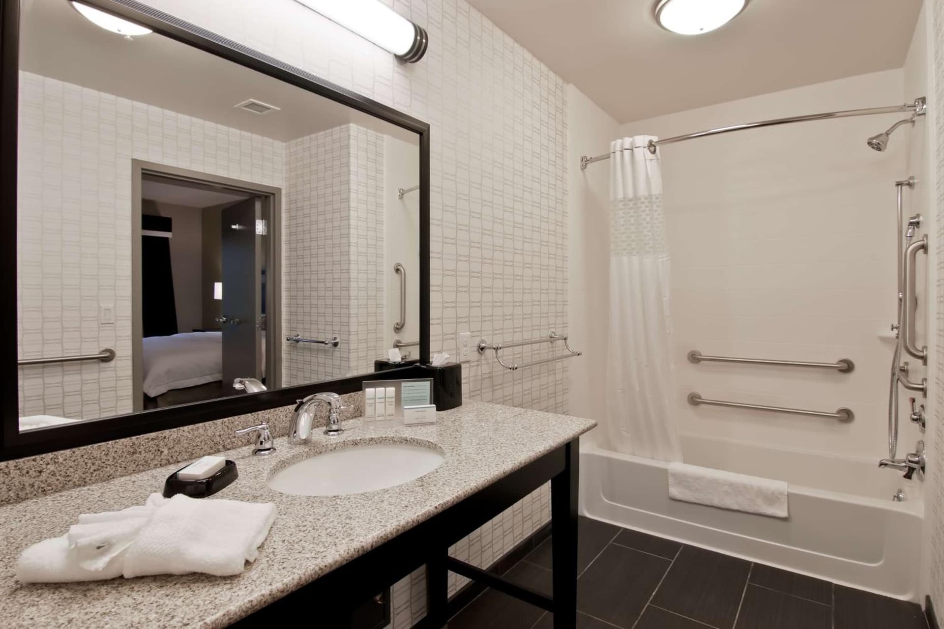 Hampton Inn & Suites Bellevue Downtown/Seattle gallery photo in Bellevue, WA — image 10