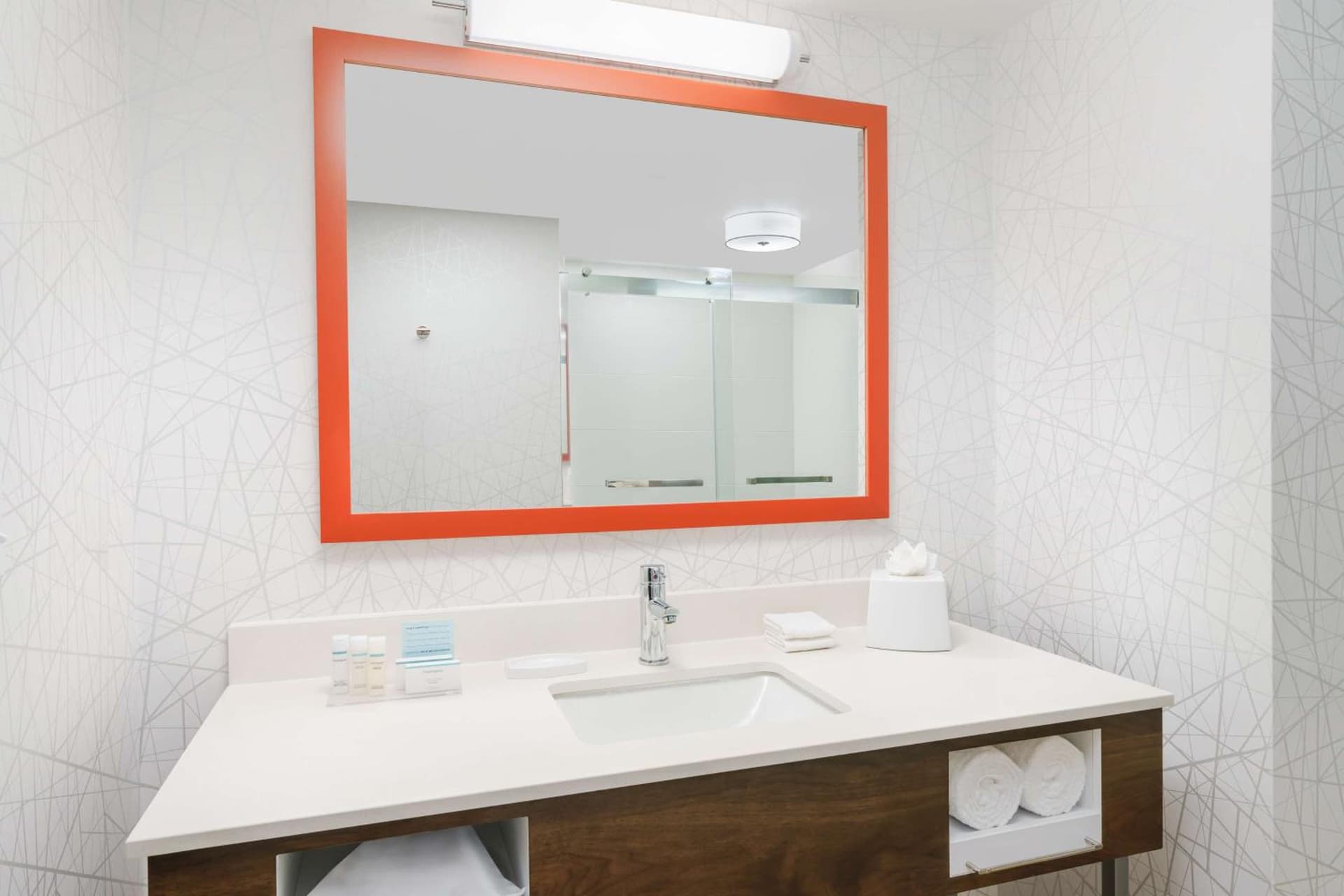 Hampton Inn & Suites Thousand Oaks interior in Thousand Oaks, CA — gallery photo 2