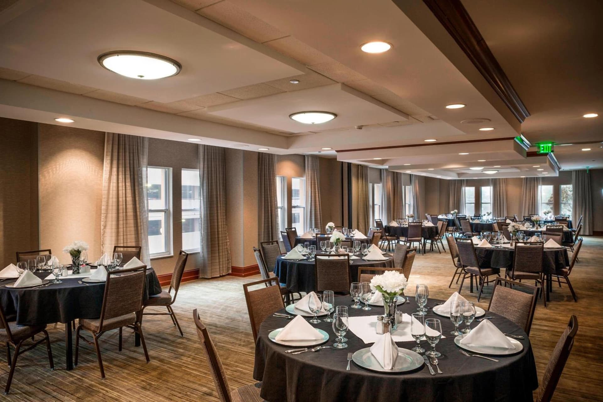 Courtyard by Marriott Norfolk Downtown interior in Norfolk, VA — gallery photo 2