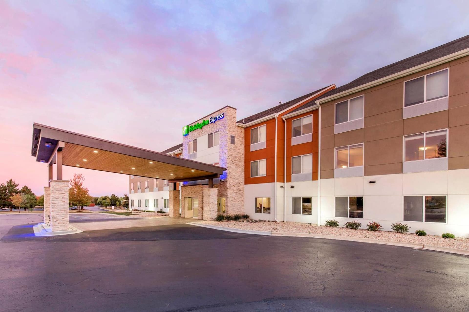 Holiday Inn Express & Suites Chicago West - St Charles by IHG gallery photo in Saint Charles, IL — image 38