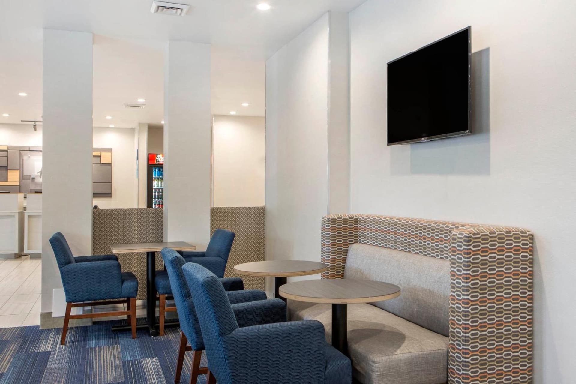 Holiday Inn Express & Suites Chicago West - St Charles by IHG gallery photo in Saint Charles, IL — image 26