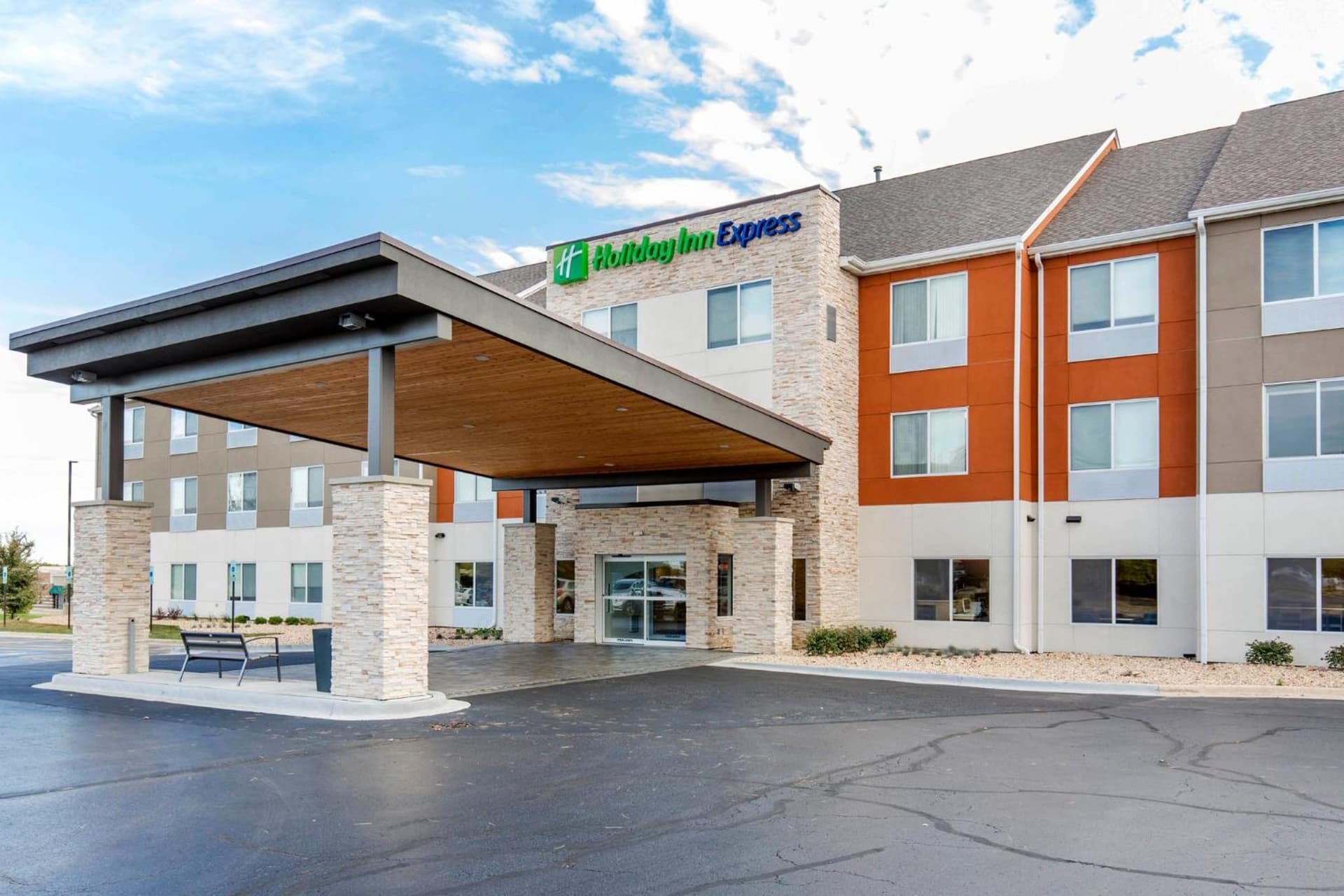 Holiday Inn Express & Suites Chicago West - St Charles by IHG gallery photo in Saint Charles, IL — image 14