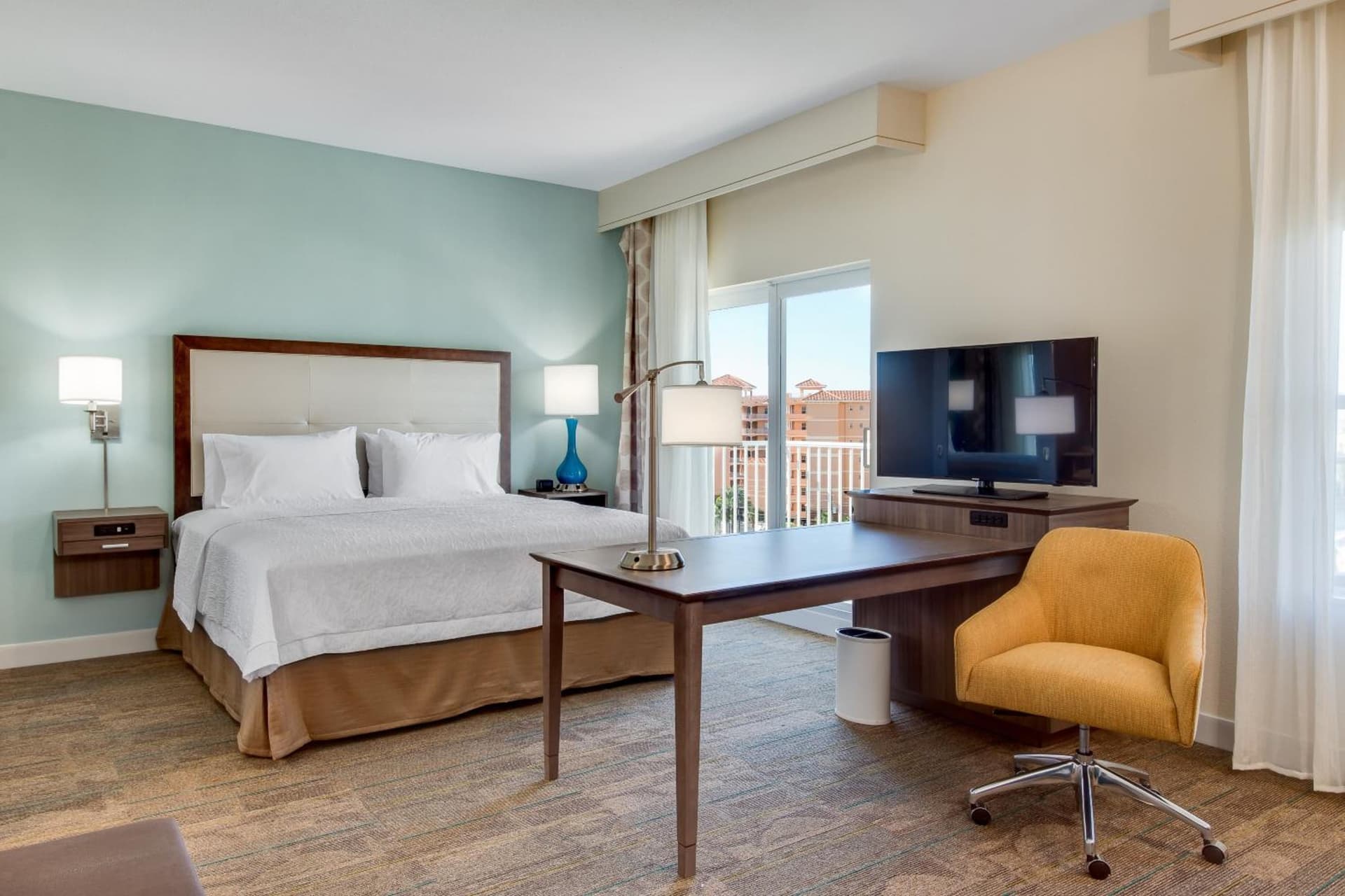 Hampton Inn and Suites Clearwater Beach gallery photo in Clearwater Beach, FL — image 6