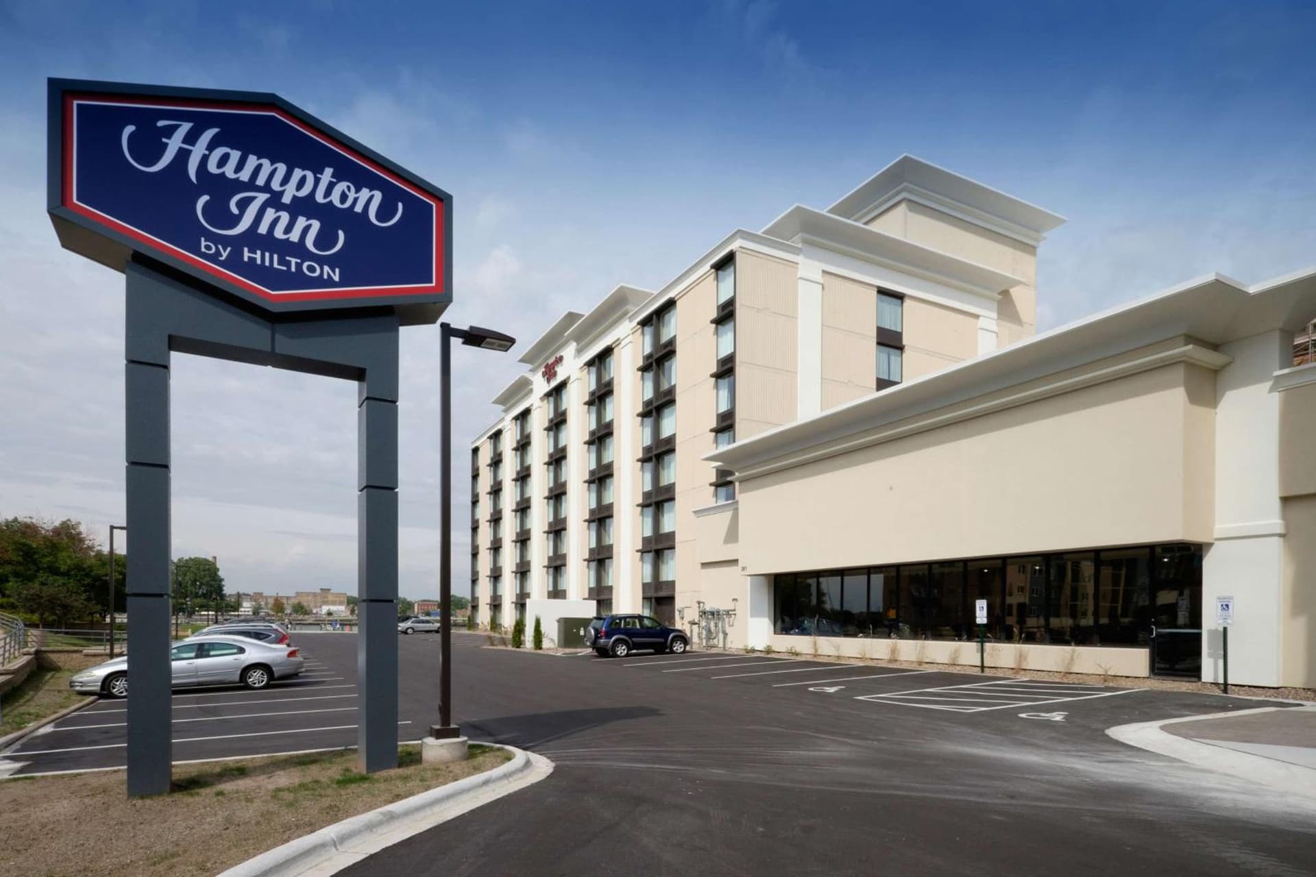 Hampton Inn Green Bay Downtown interior in Green Bay, WI — gallery photo 2