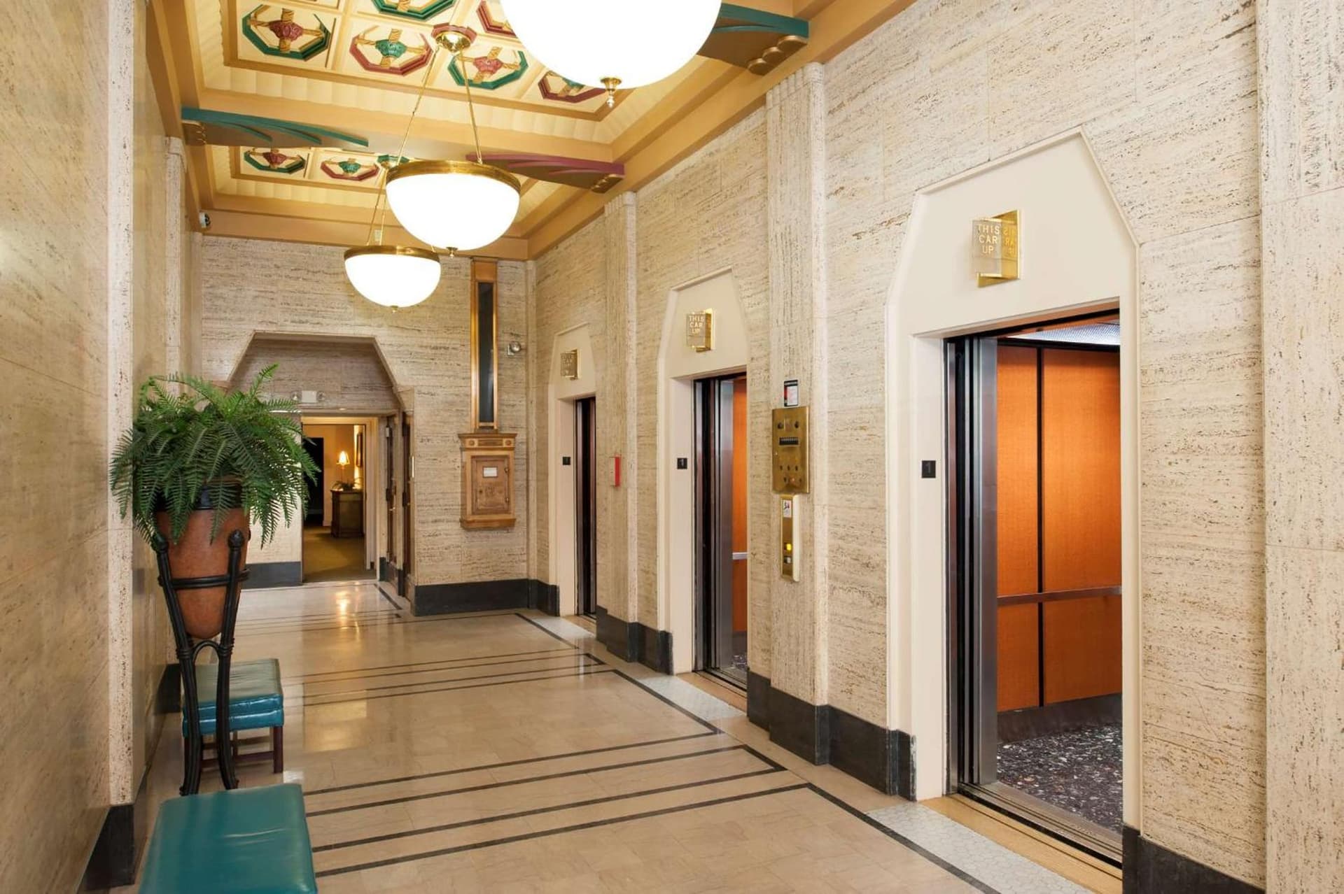 Hampton Inn Indianapolis Downtown Across from Circle Centre gallery photo in Indianapolis, IN — image 20
