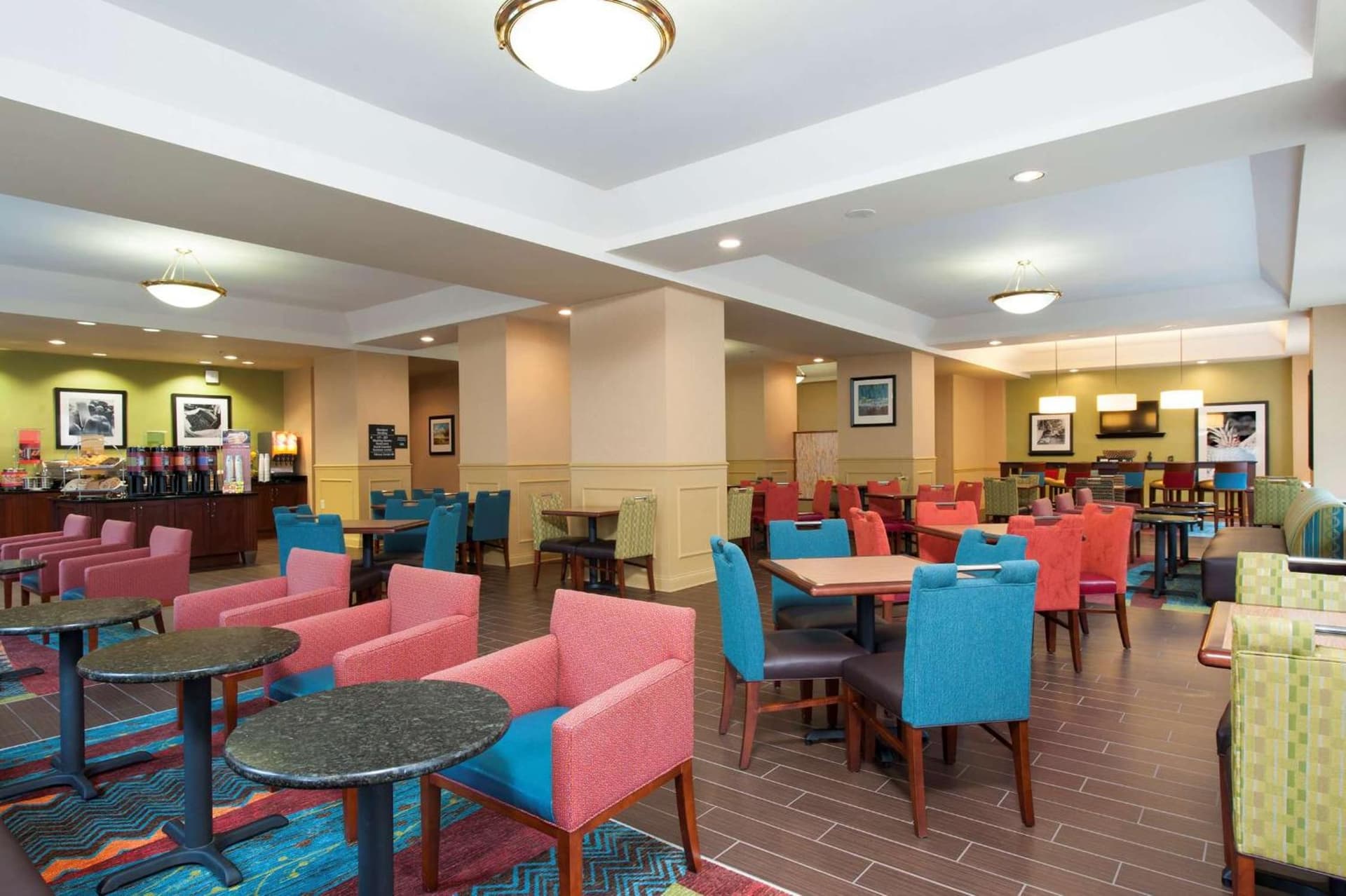 Hampton Inn Indianapolis Downtown Across from Circle Centre gallery photo in Indianapolis, IN — image 58
