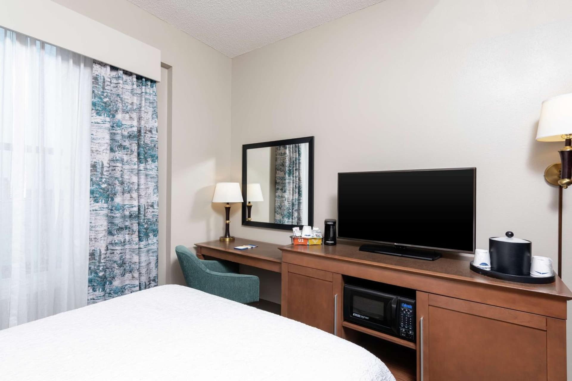 Hampton Inn Indianapolis Downtown Across from Circle Centre gallery photo in Indianapolis, IN — image 41