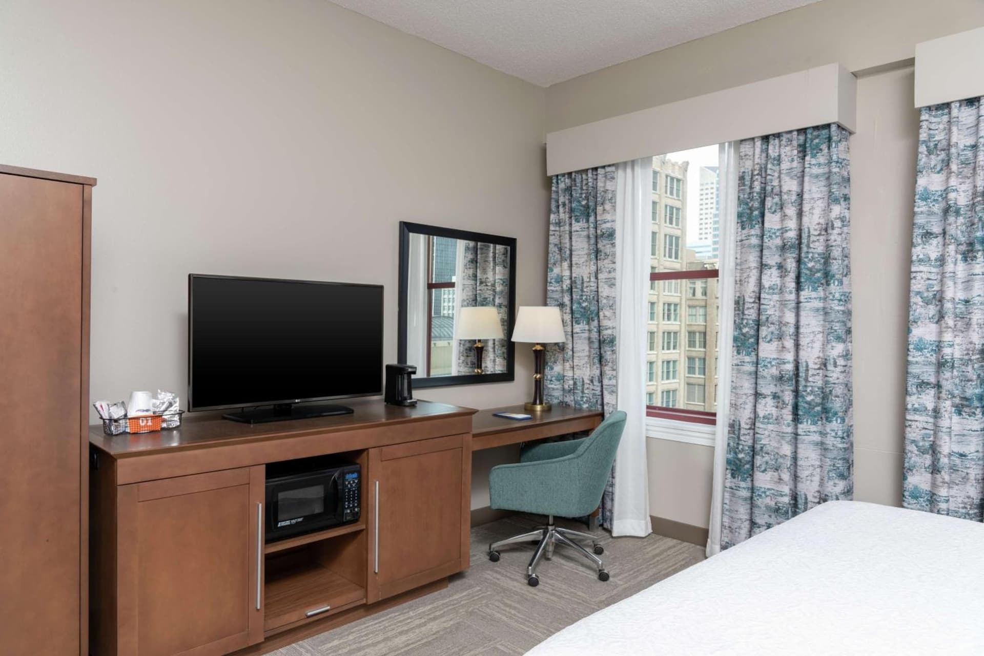 Hampton Inn Indianapolis Downtown Across from Circle Centre gallery photo in Indianapolis, IN — image 35
