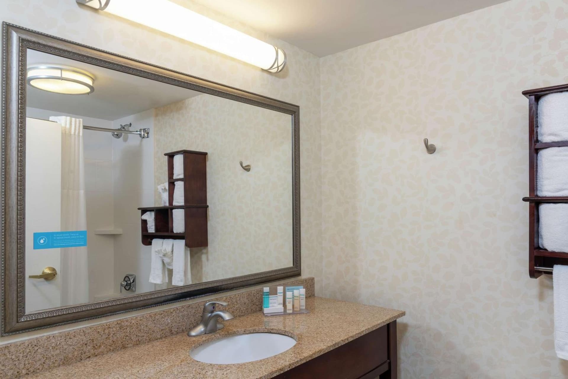 Hampton Inn Indianapolis Downtown Across from Circle Centre gallery photo in Indianapolis, IN — image 19