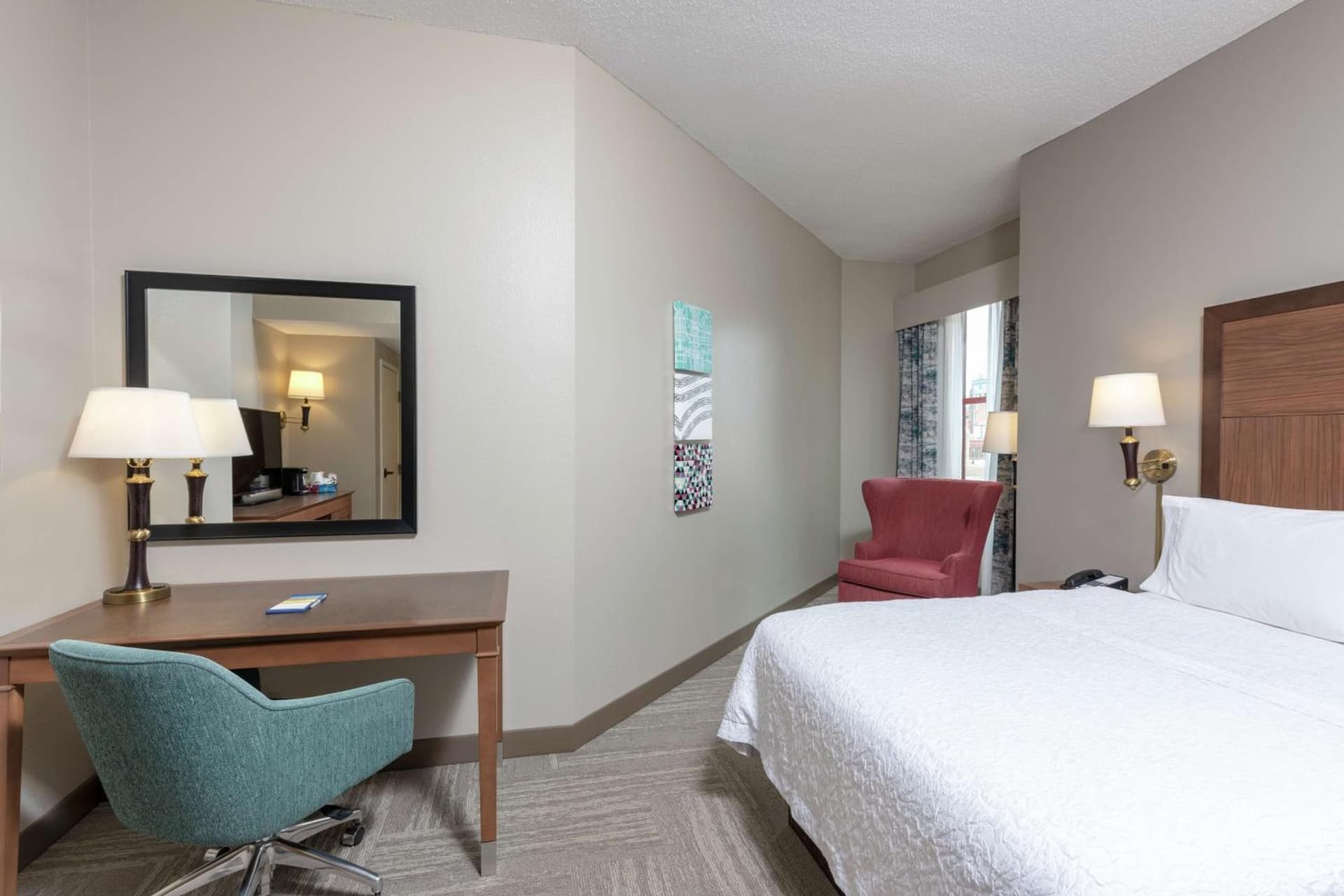 Hampton Inn Indianapolis Downtown Across from Circle Centre gallery photo in Indianapolis, IN — image 8