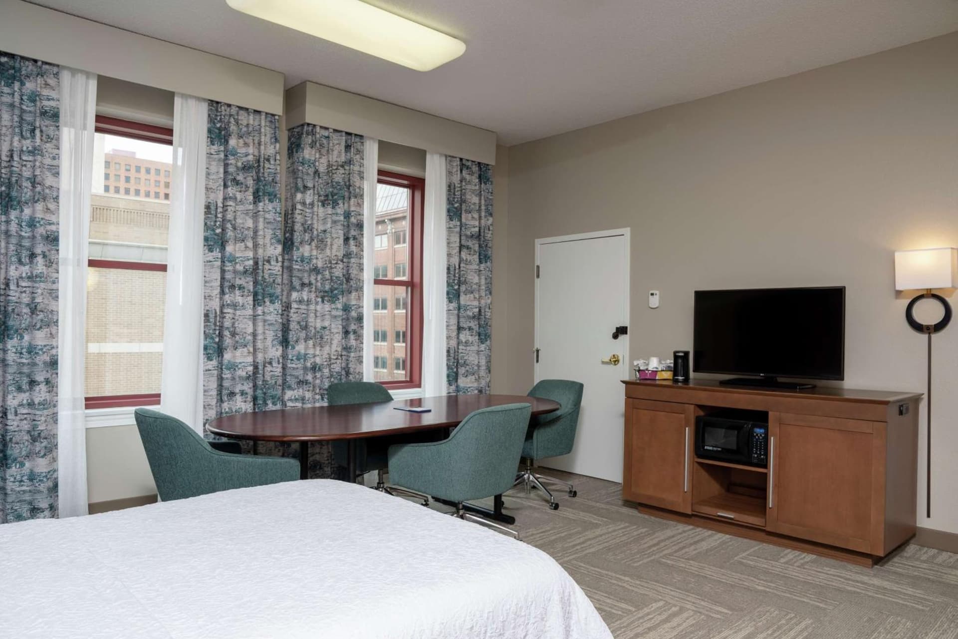 Hampton Inn Indianapolis Downtown Across from Circle Centre gallery photo in Indianapolis, IN — image 44